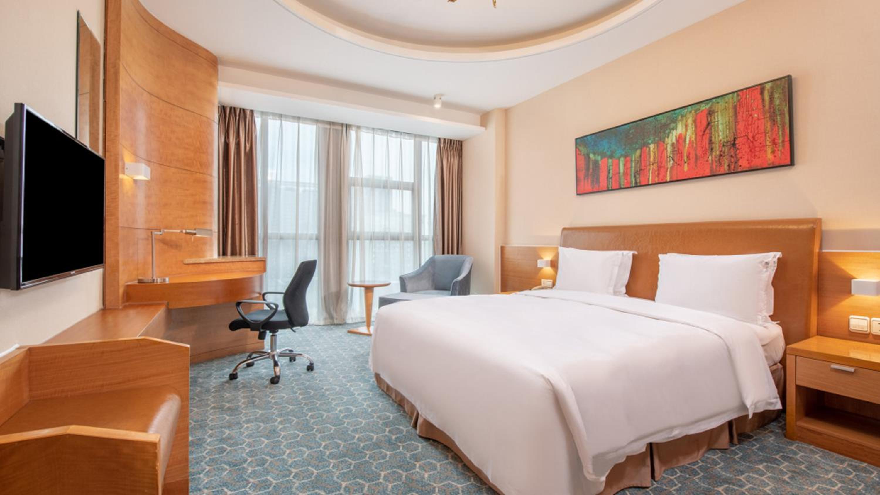 Standard King Room with Extra Floor Space - Photo 2