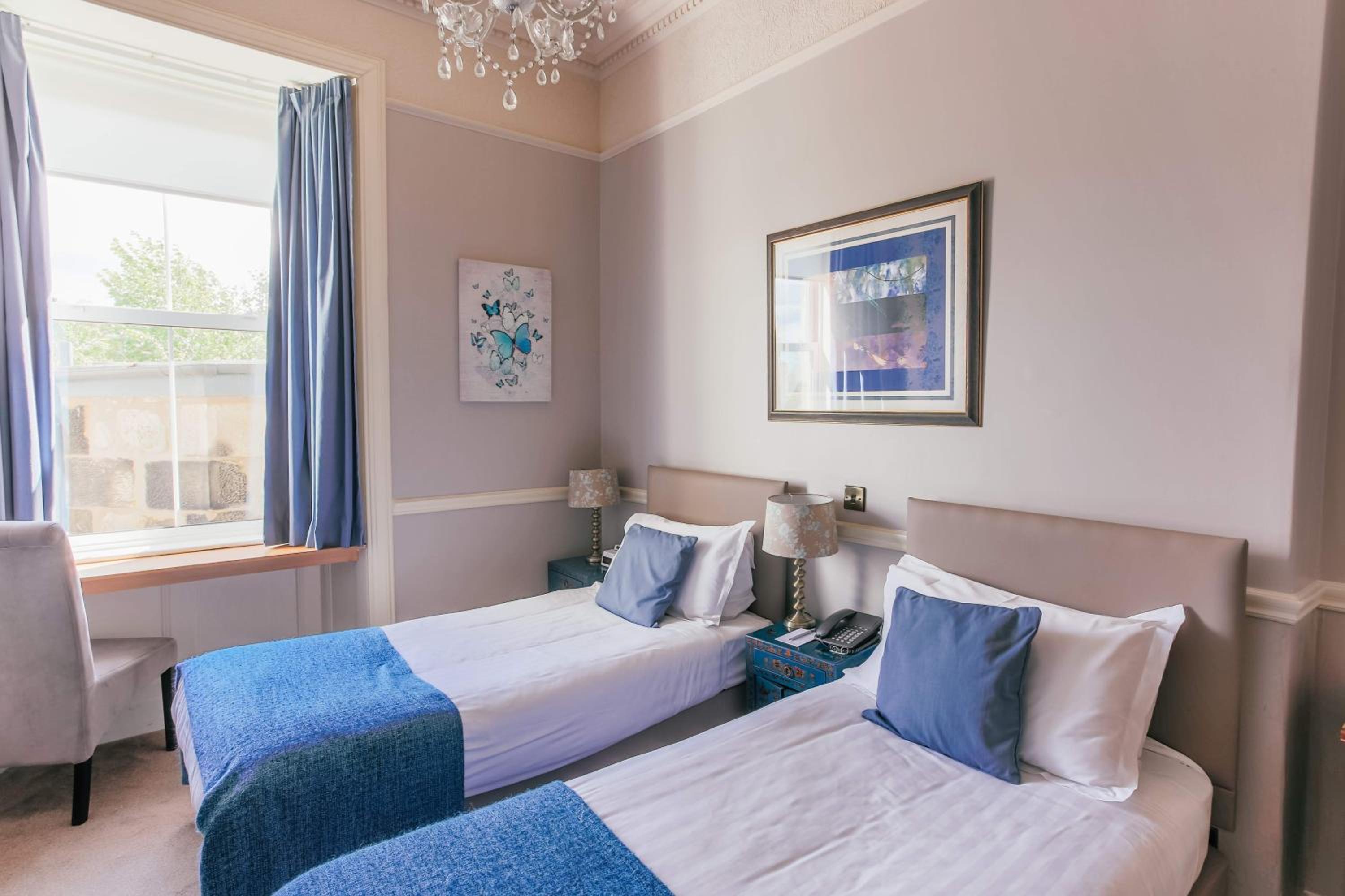 Classic Twin Room - Photo 2