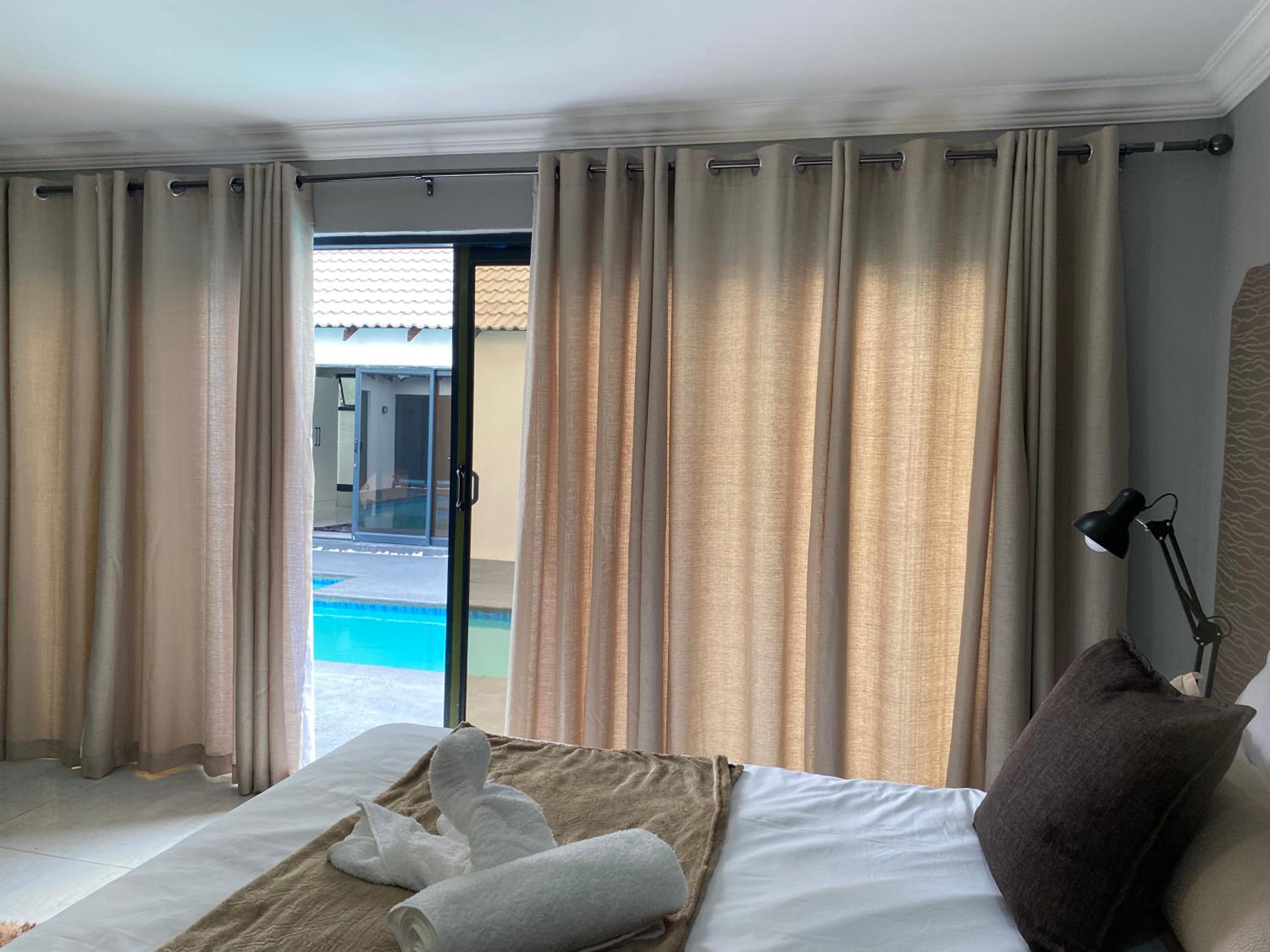 Deluxe King Suite - Photo 7