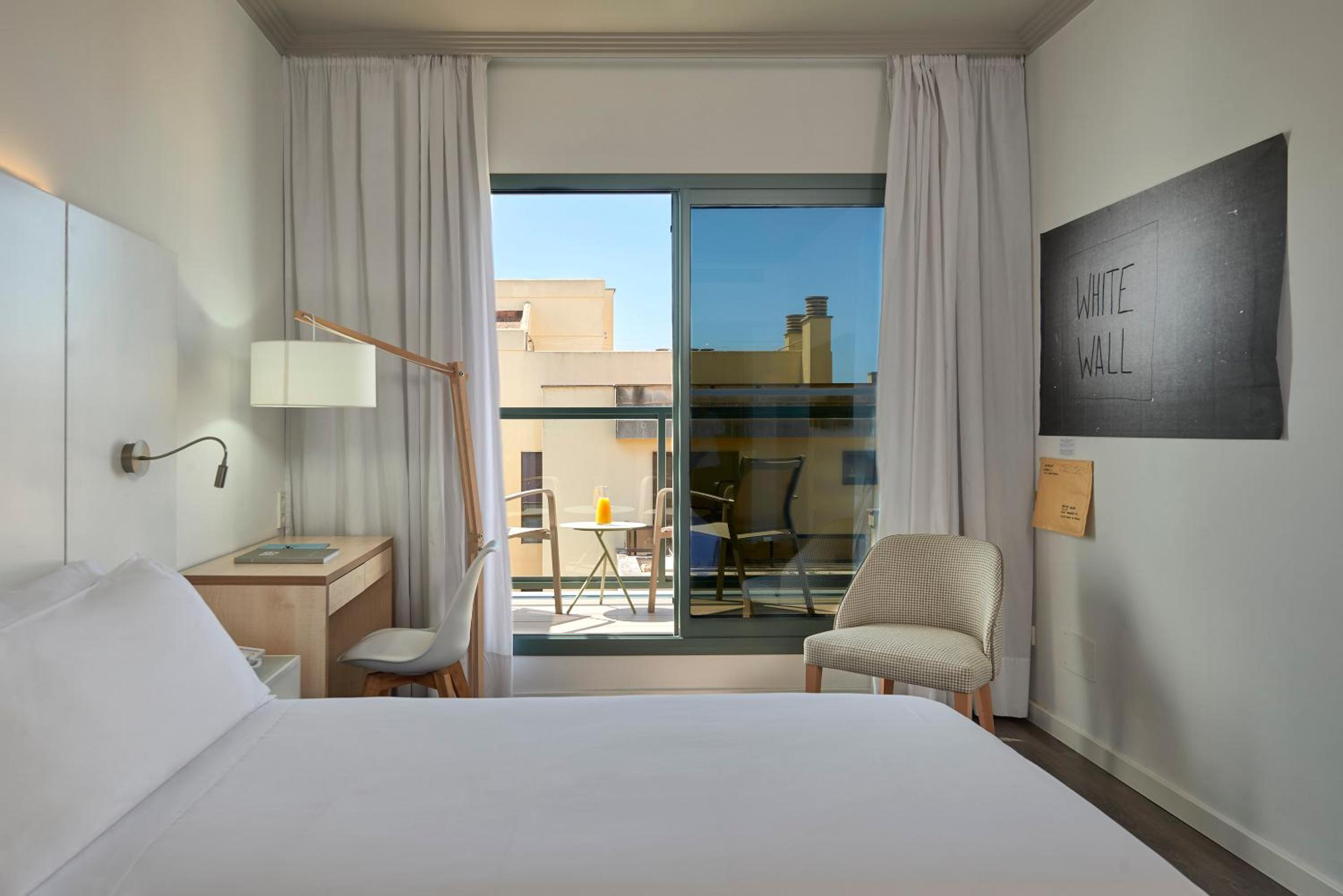 Double Room with Balcony - Photo 1