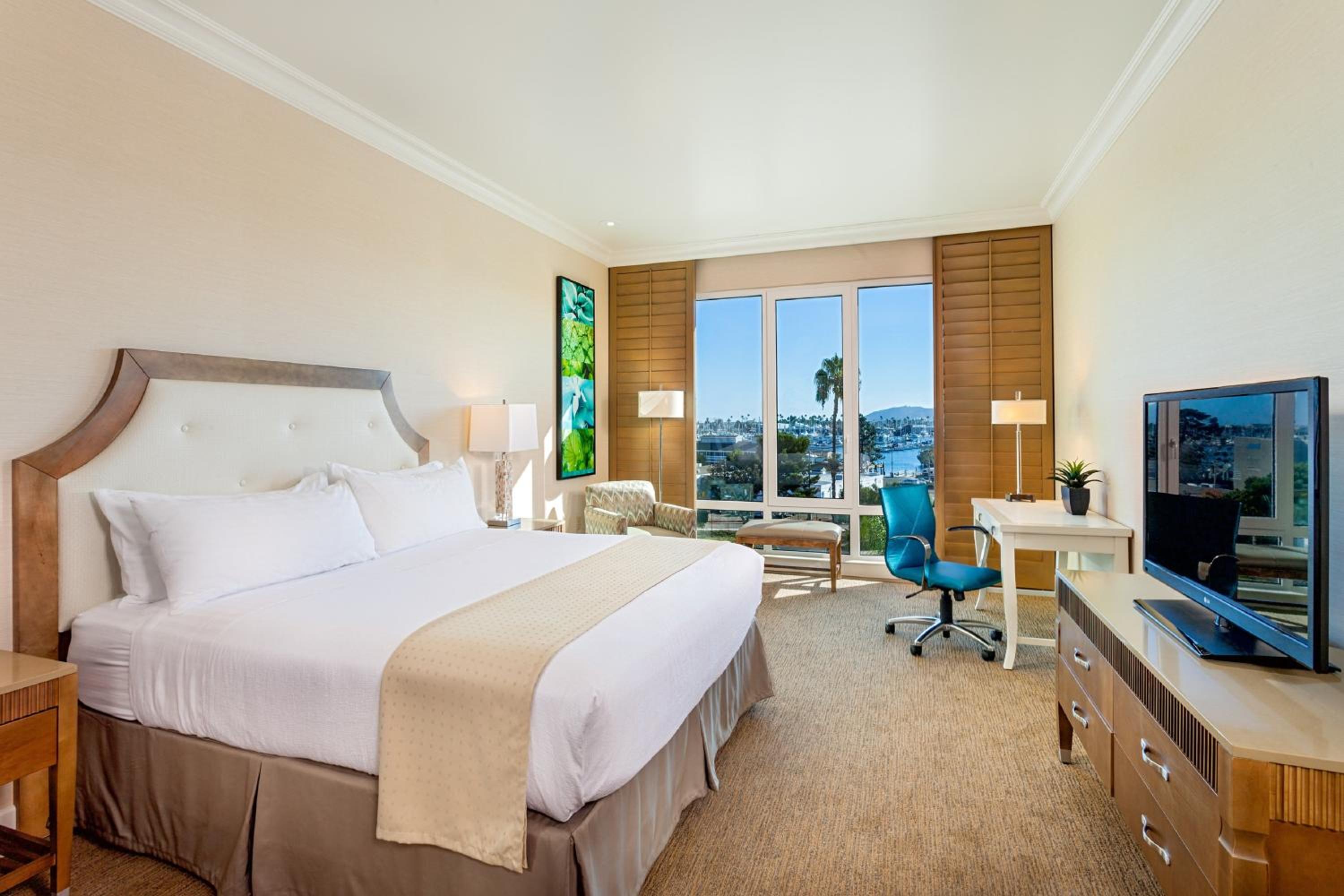 1 King Bed Premium Bay View Main Building