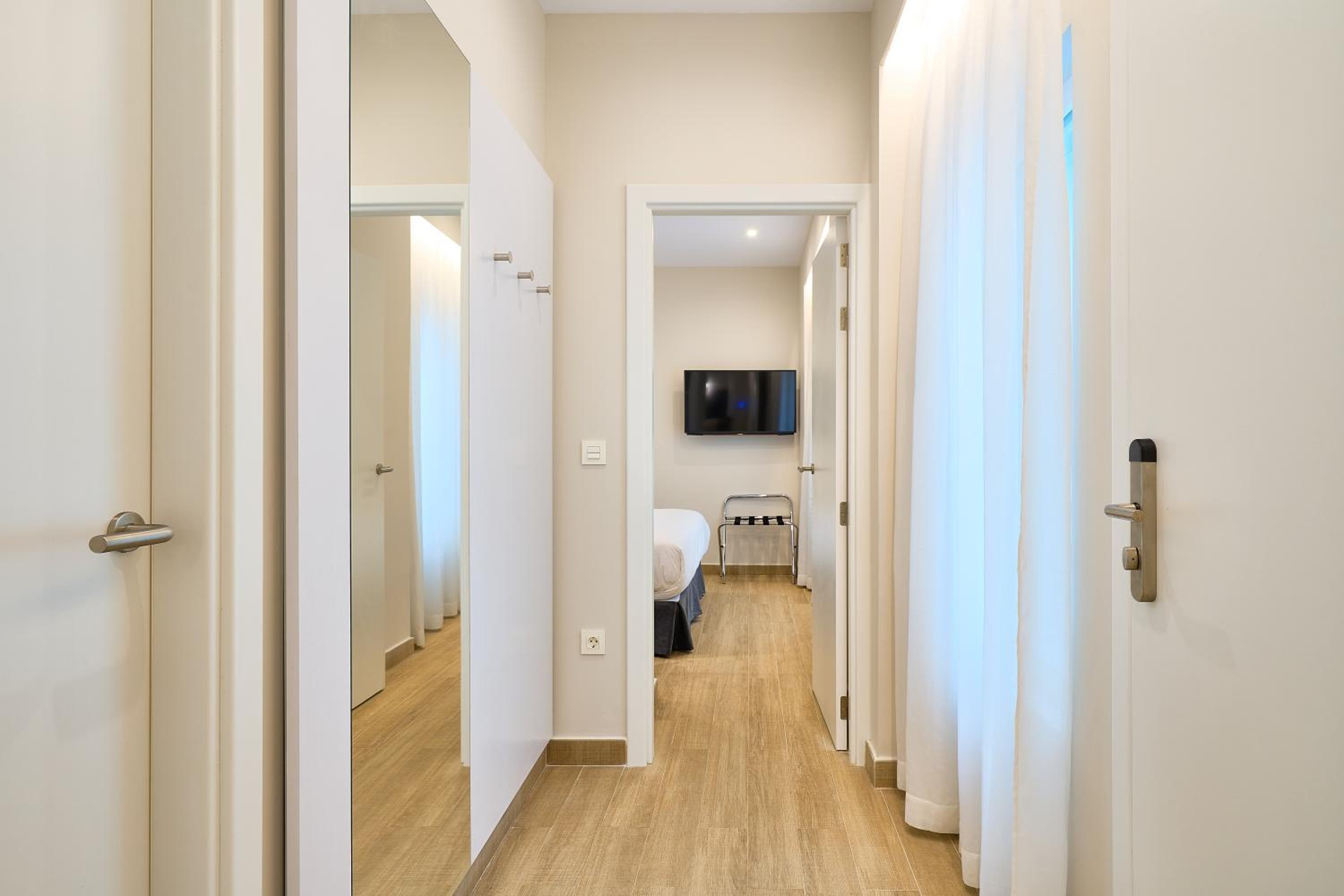 One-Bedroom Apartment - Photo 7