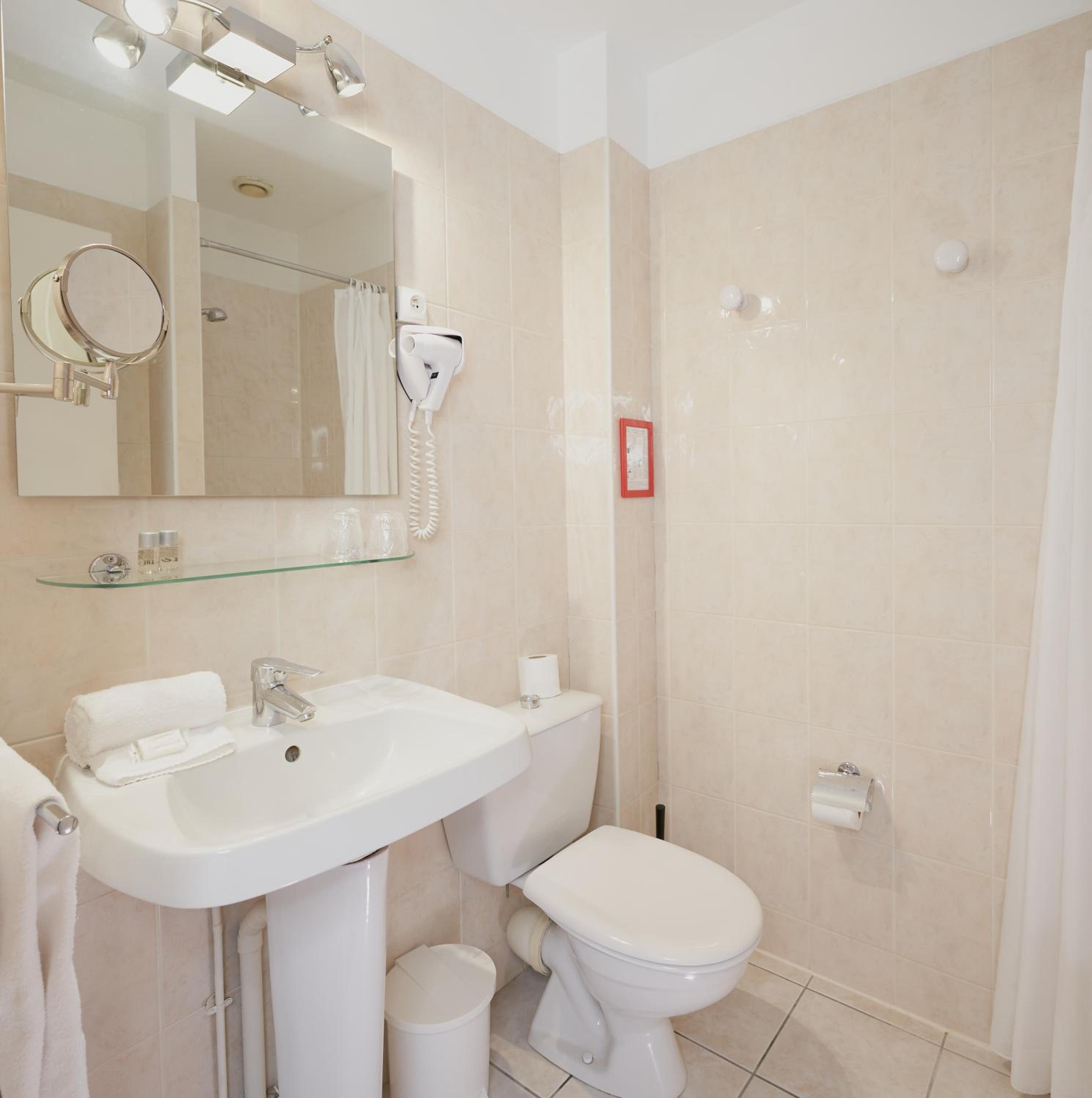 Budget Double Room photo 2