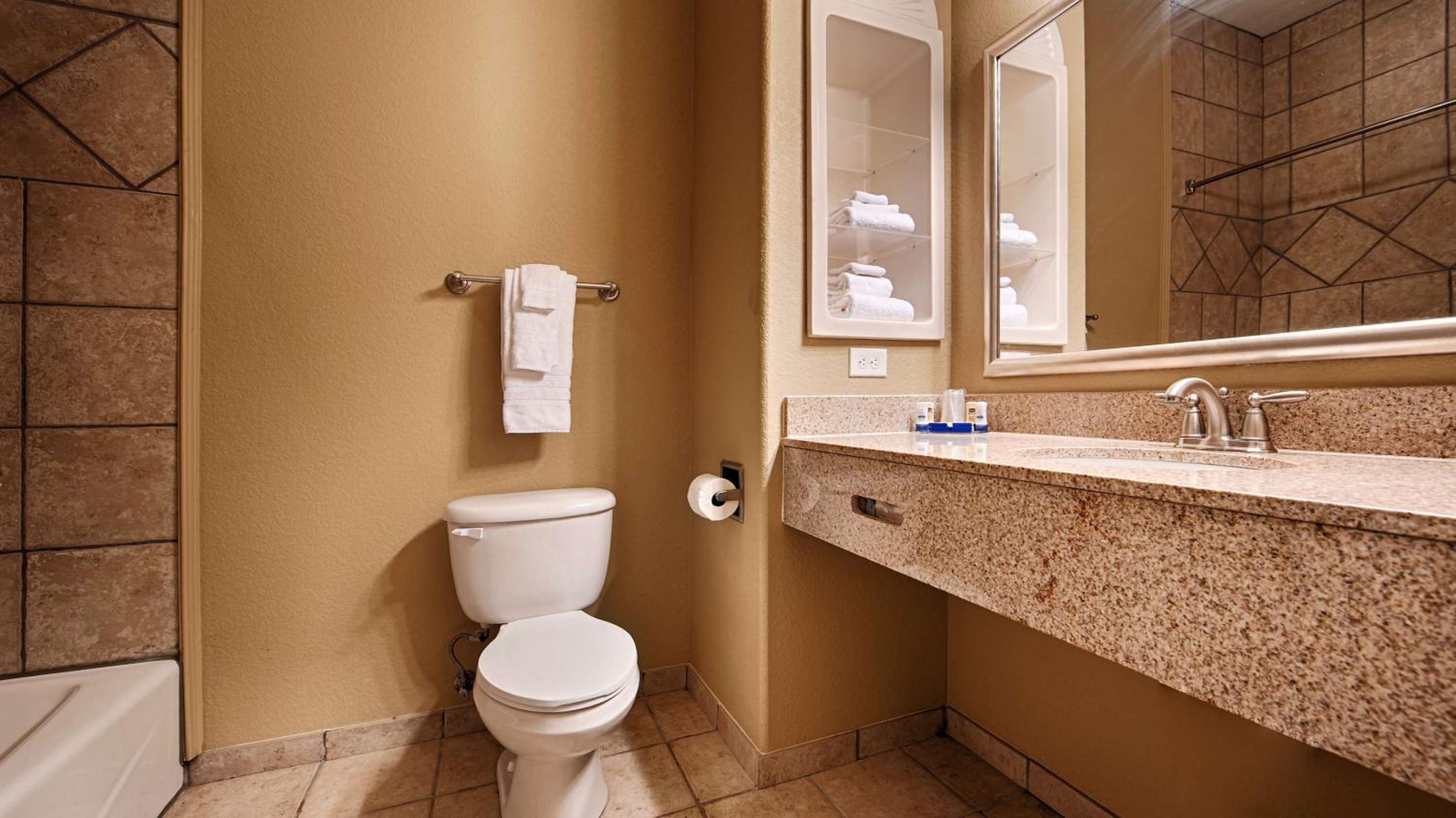 Queen Room with Two Queen Beds with Roll-In Shower - Mobility Access photo 2