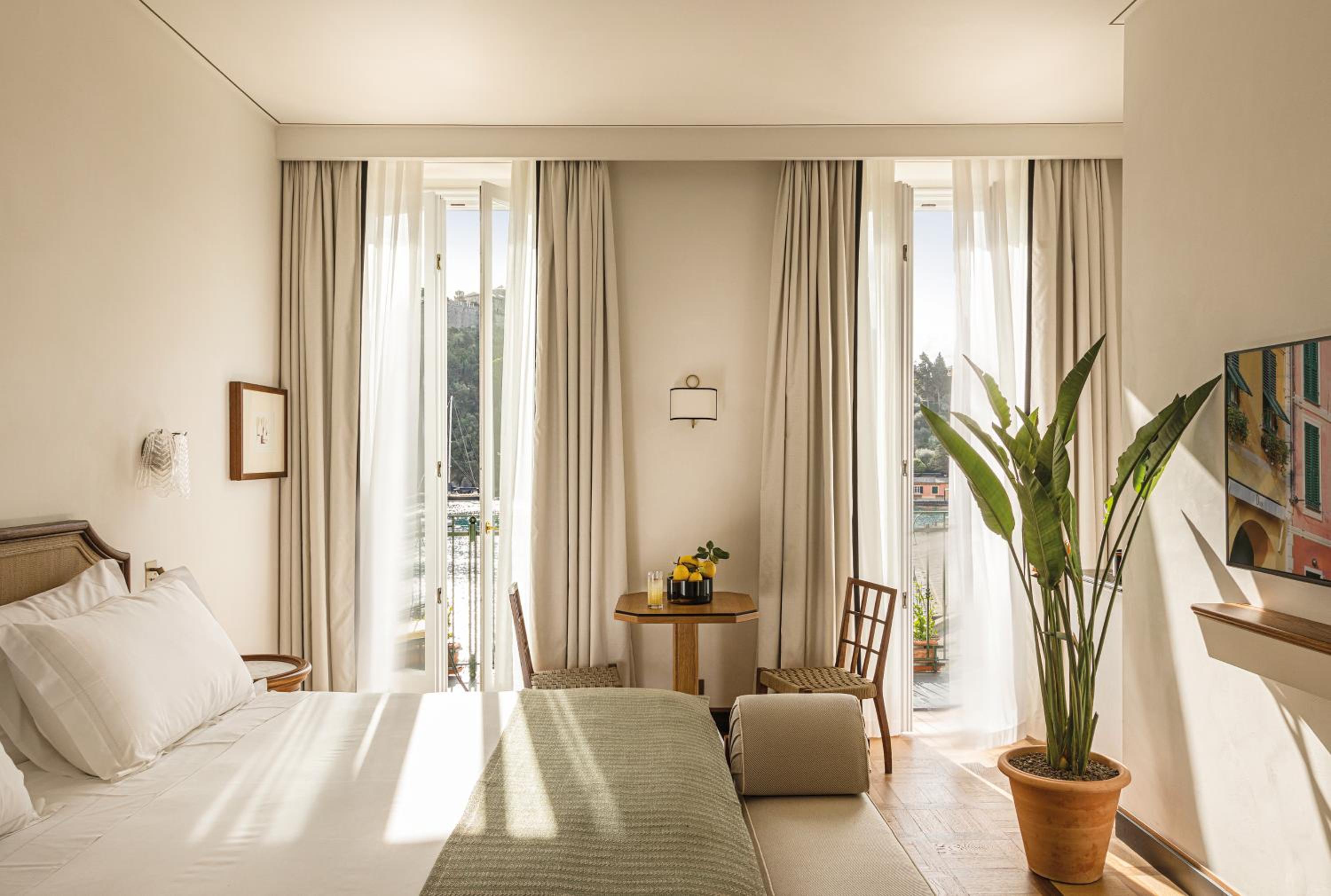 Suite with Balcony and Sea View