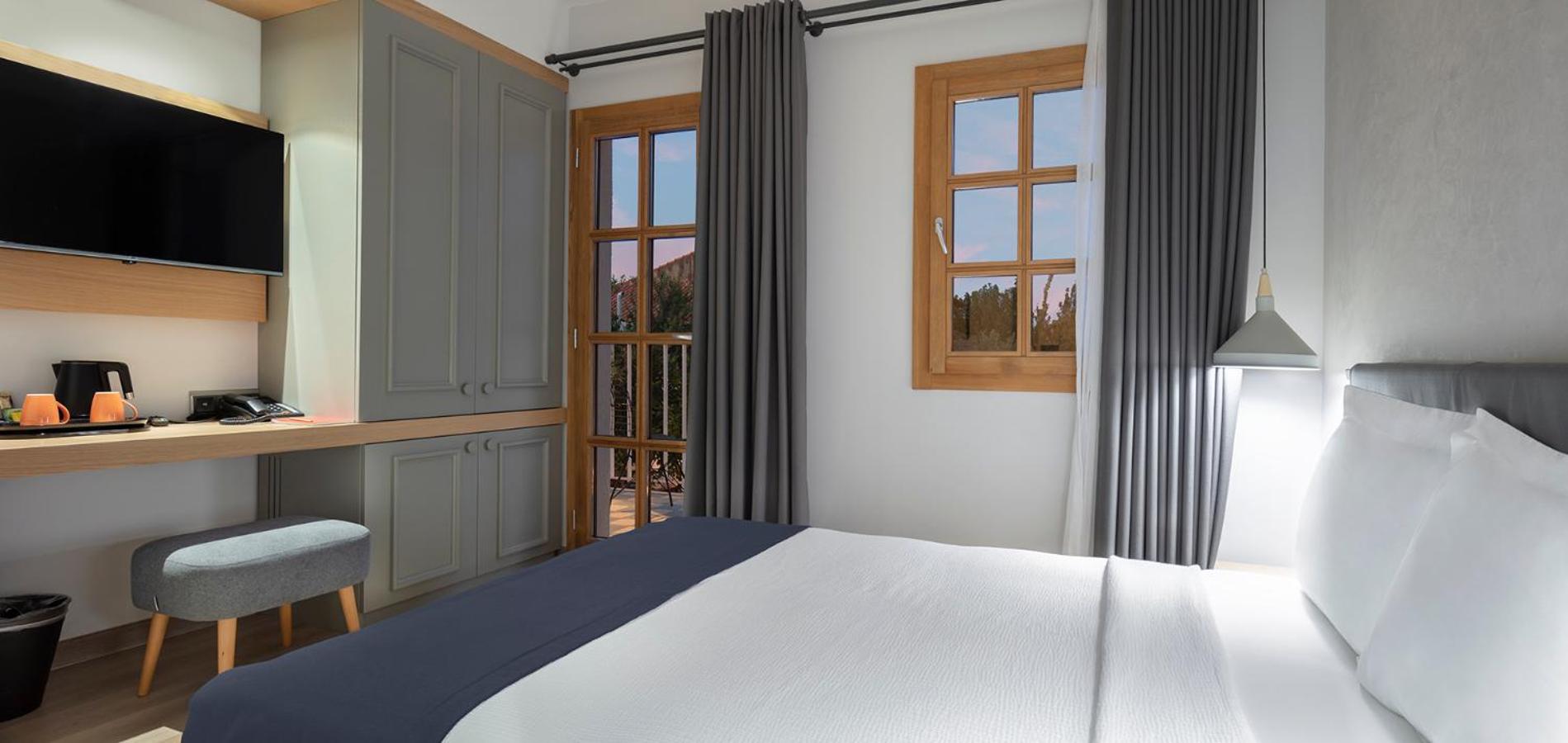 Double Room with Balcony - Photo 5