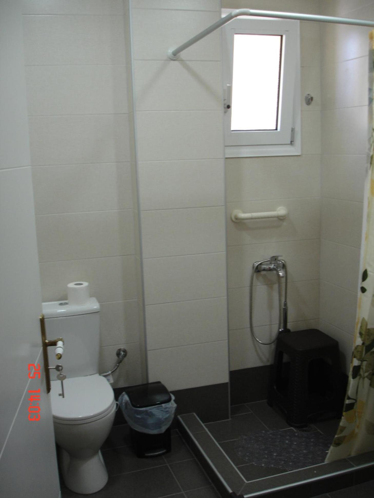 Double or Twin Room - Photo 9