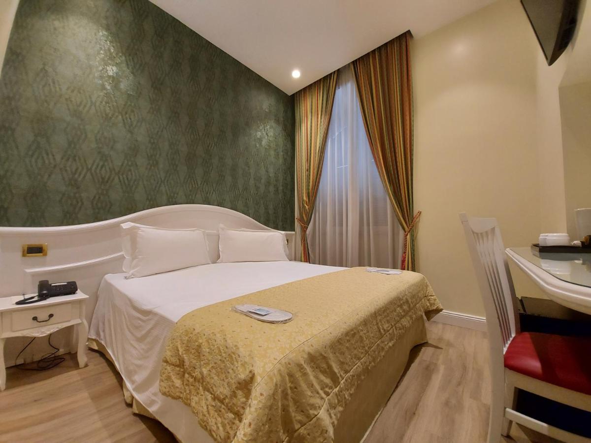 Quadruple Room with Private Bathroom