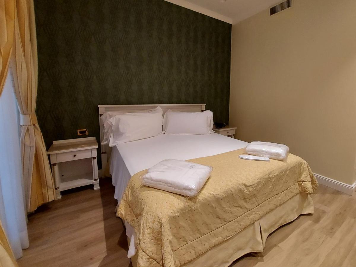 Double or Twin Room with Private Bathroom