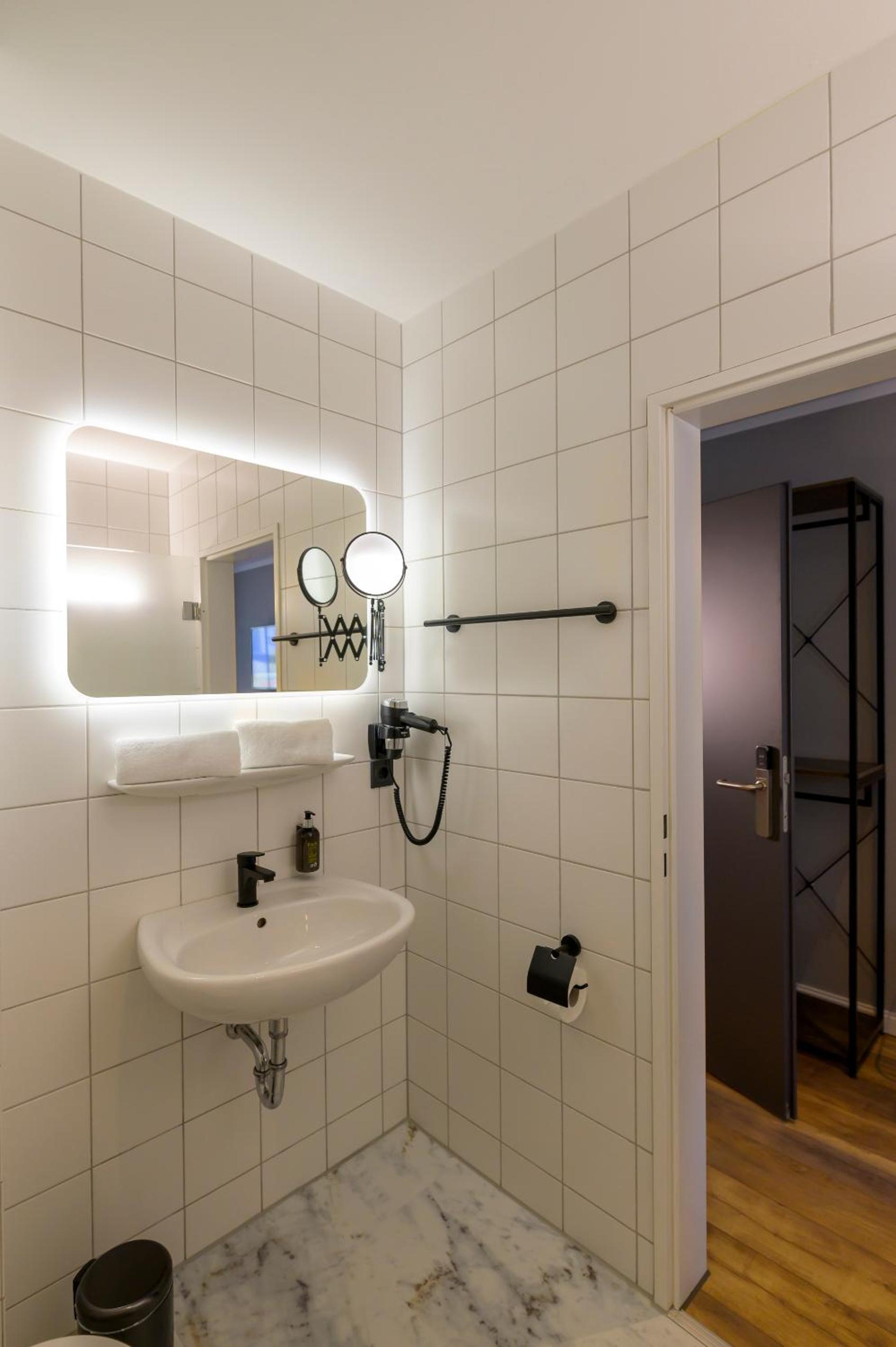 Double Room - Photo 5