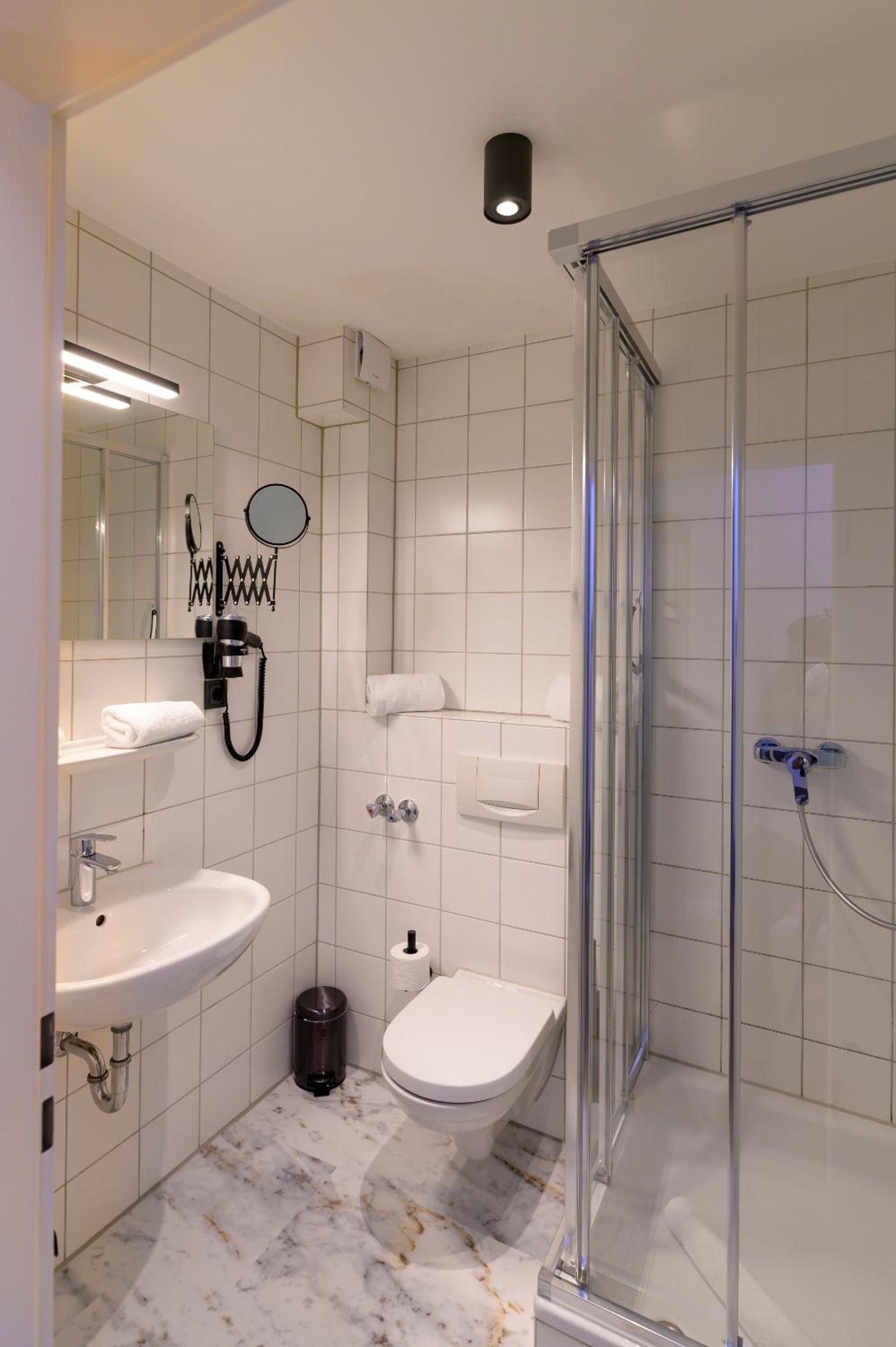 Twin Room - Photo 4