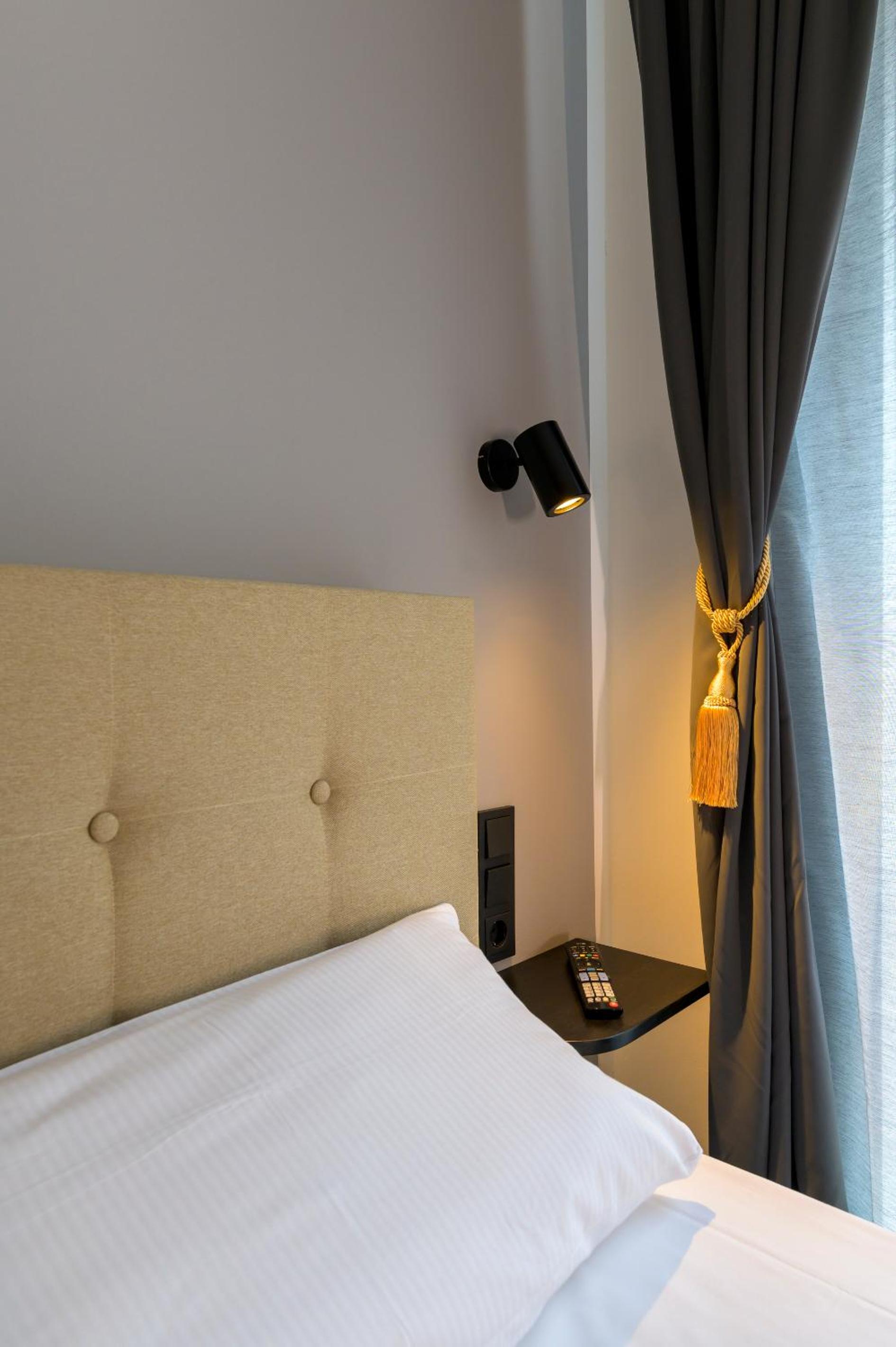 Twin Room - Photo 3