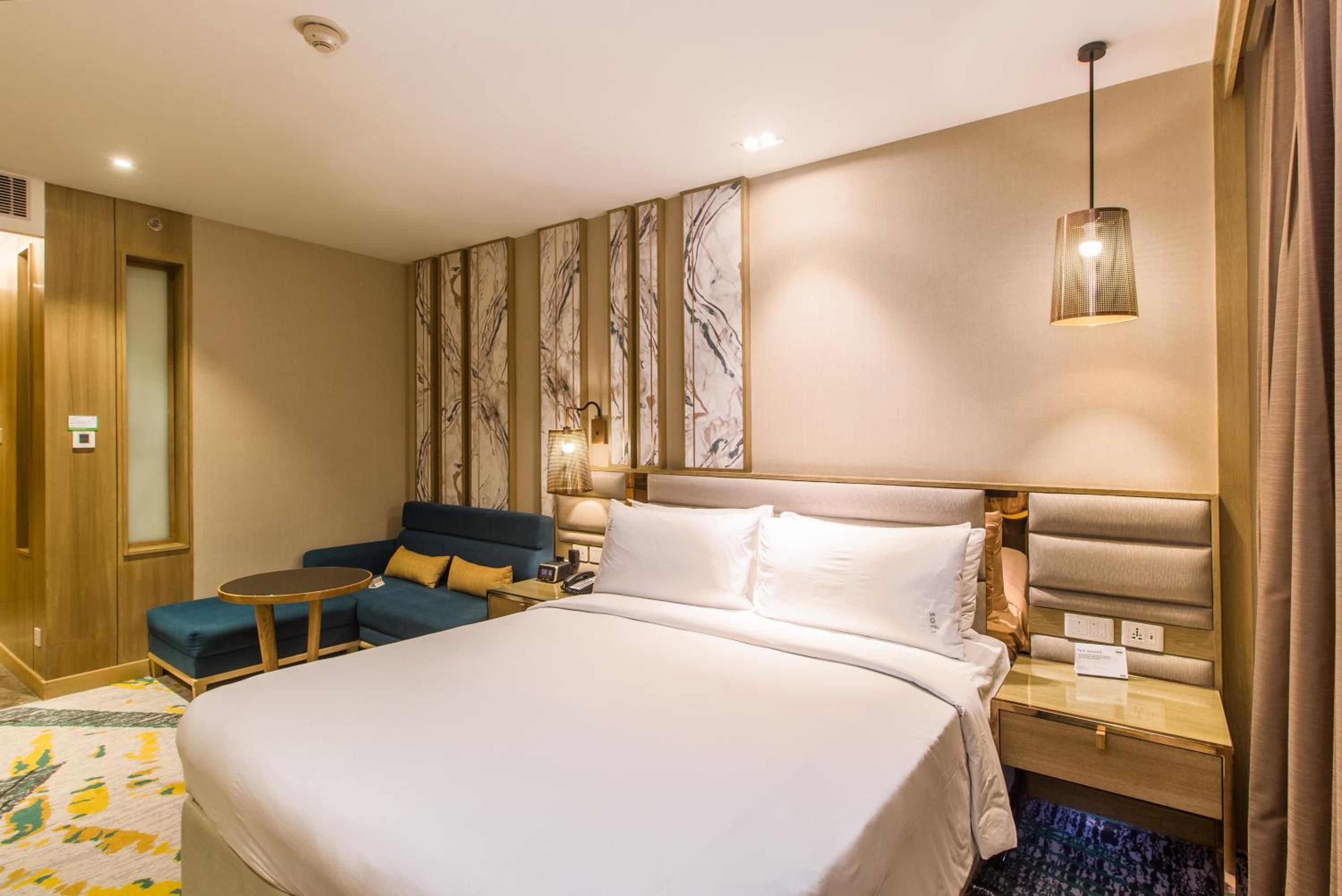 Premium King Room with 20% discount on Food And Soft Beverages and Laundry photo 2