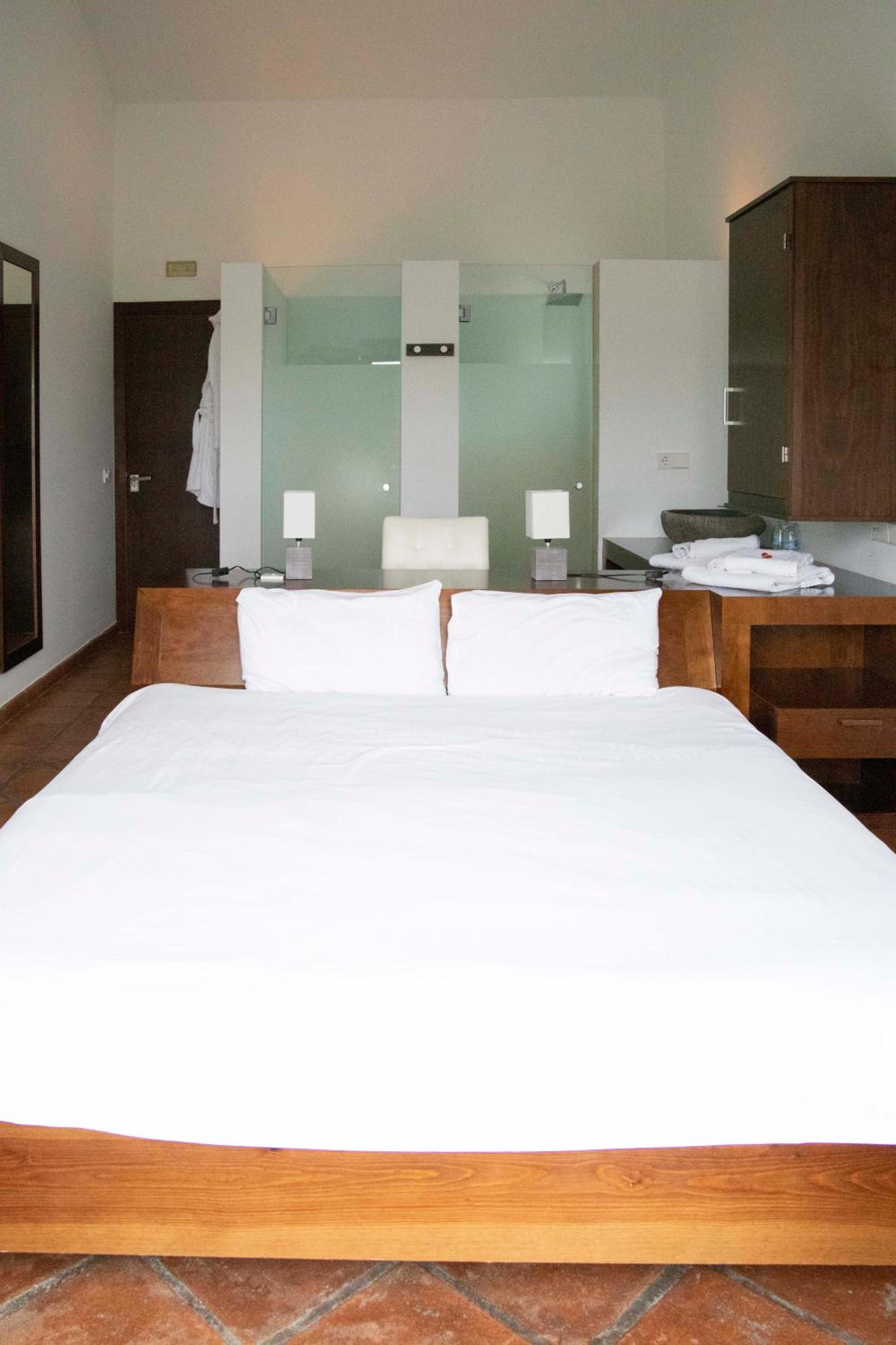 Double Room - Photo 8