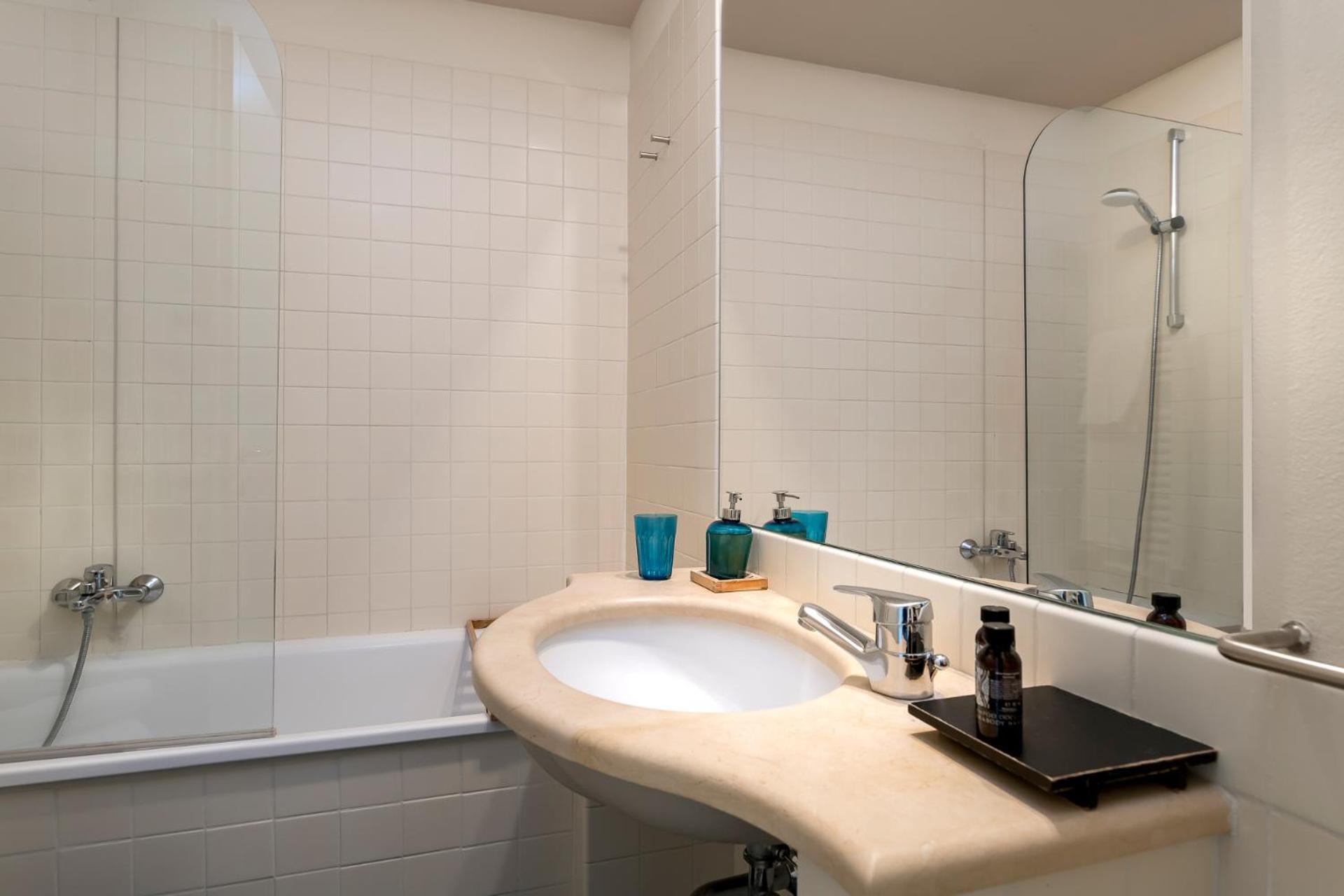Triple room with extra bed and View - Photo 2