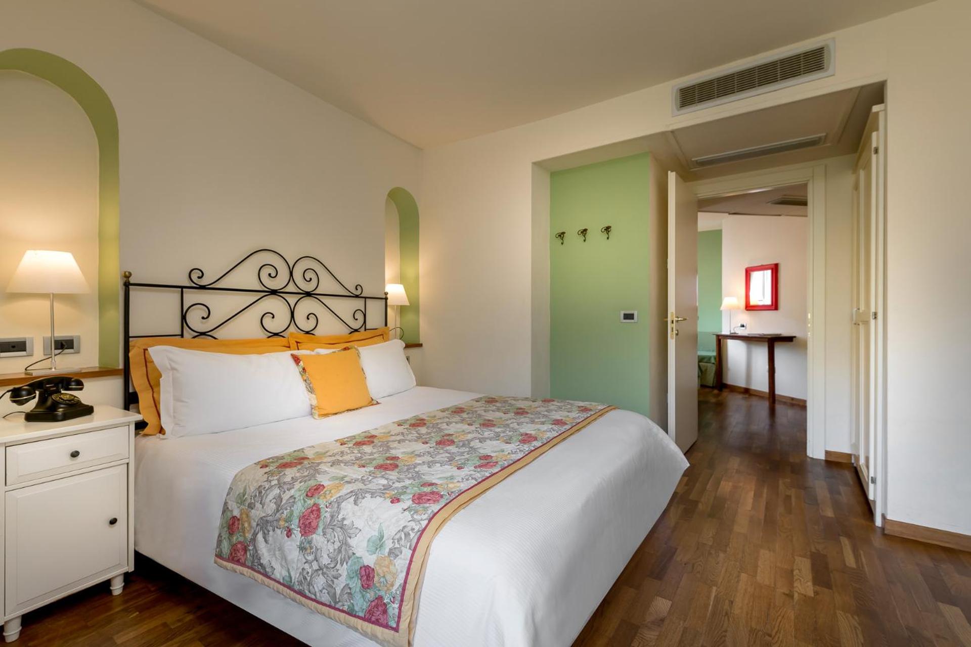 Junior Suite with View photo 2