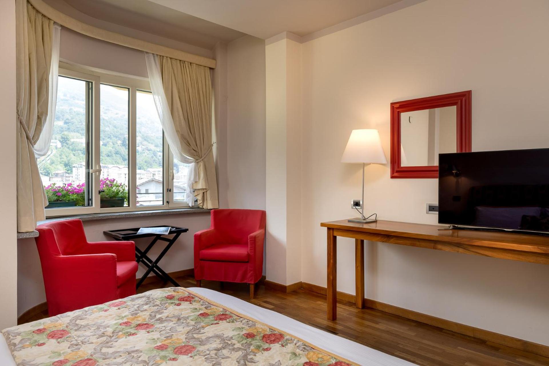 Superior Double or Twin Room with Mountain View - Photo 3