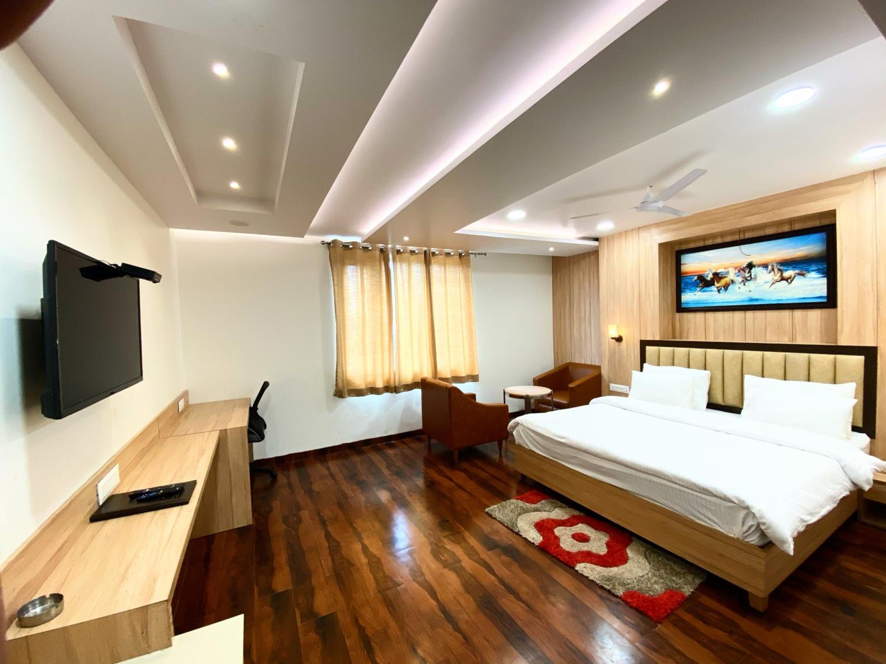 Standard King Room photo 2