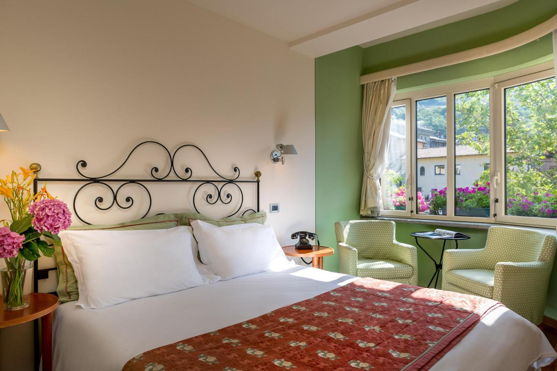 Standard Double or Twin Room with view - Photo 1