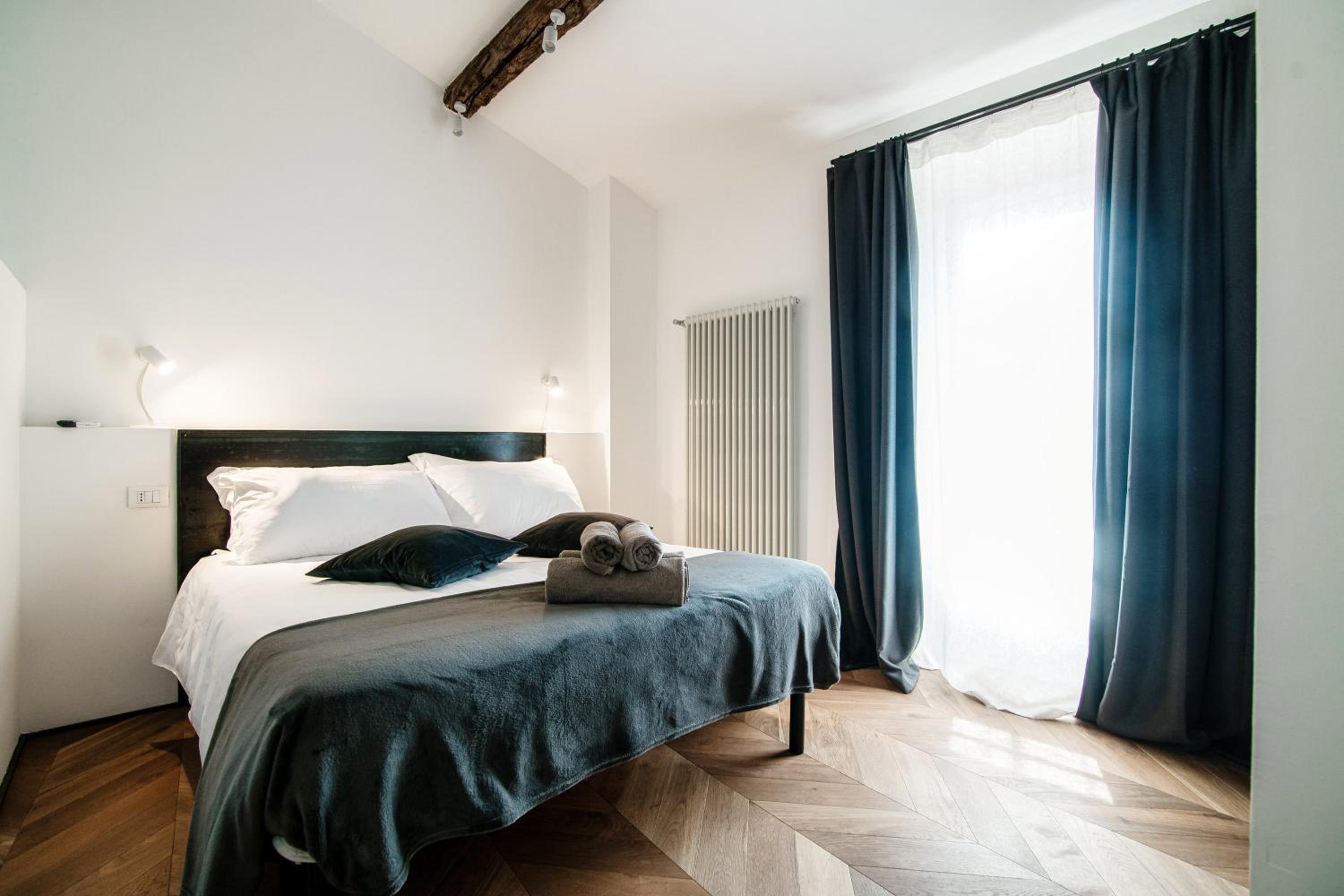 Deluxe King Room - Photo 1
