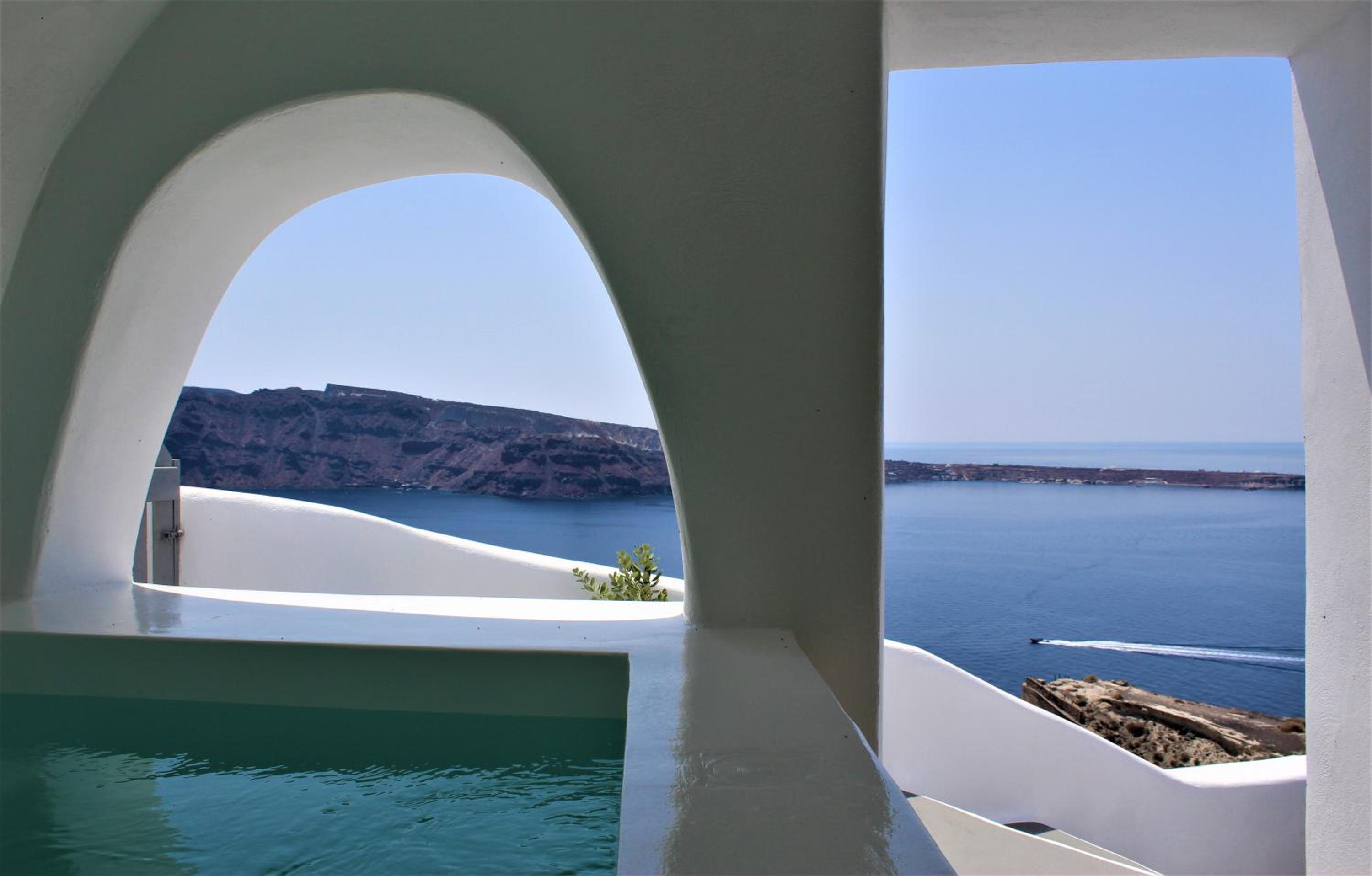 Suite with Hot Tub - Photo 4