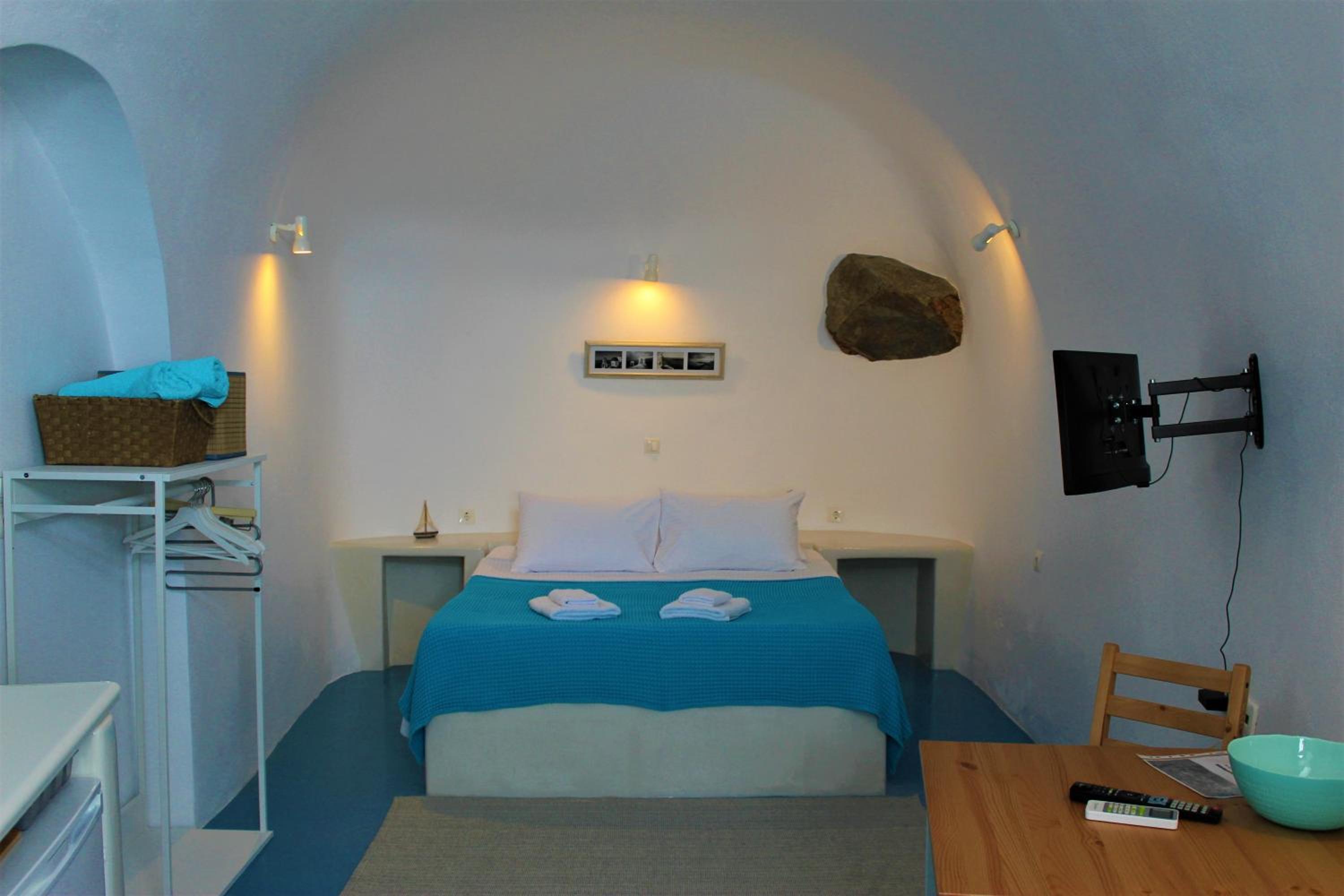 Suite with Hot Tub - Photo 1