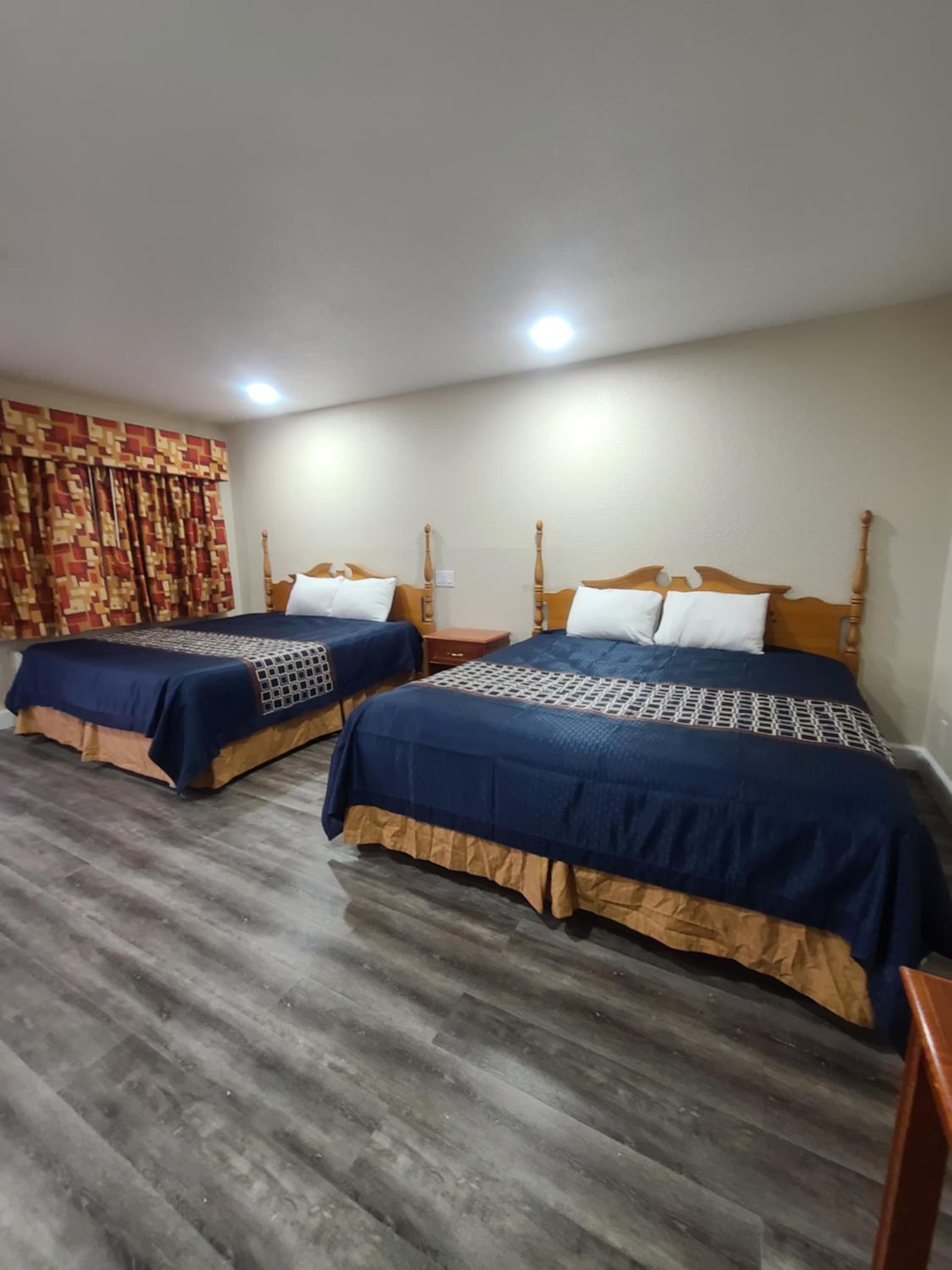 Queen Room with Two Queen Beds - Non-Smoking photo 1