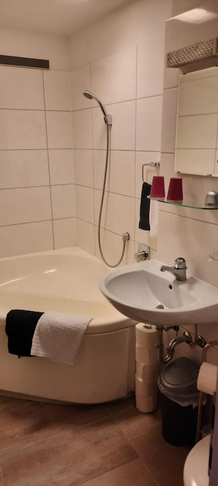 One-Bedroom Apartment - Photo 3