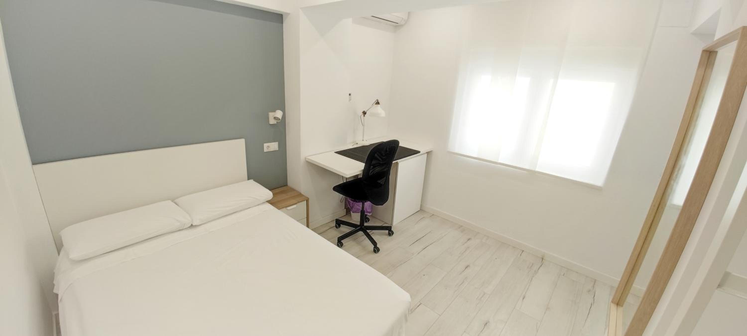 Habitación Queen con Baño Compartido