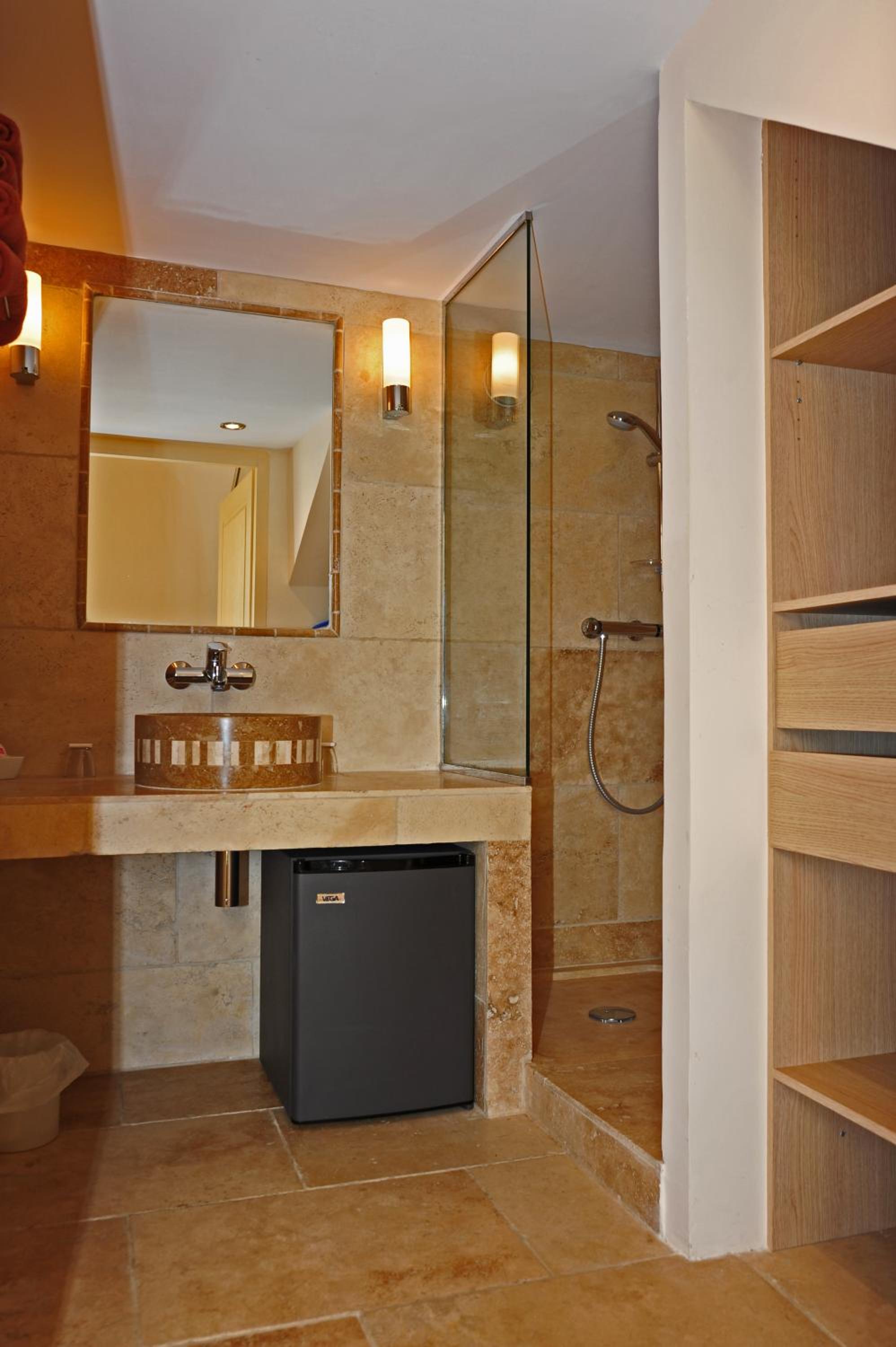Double Room - Photo 6