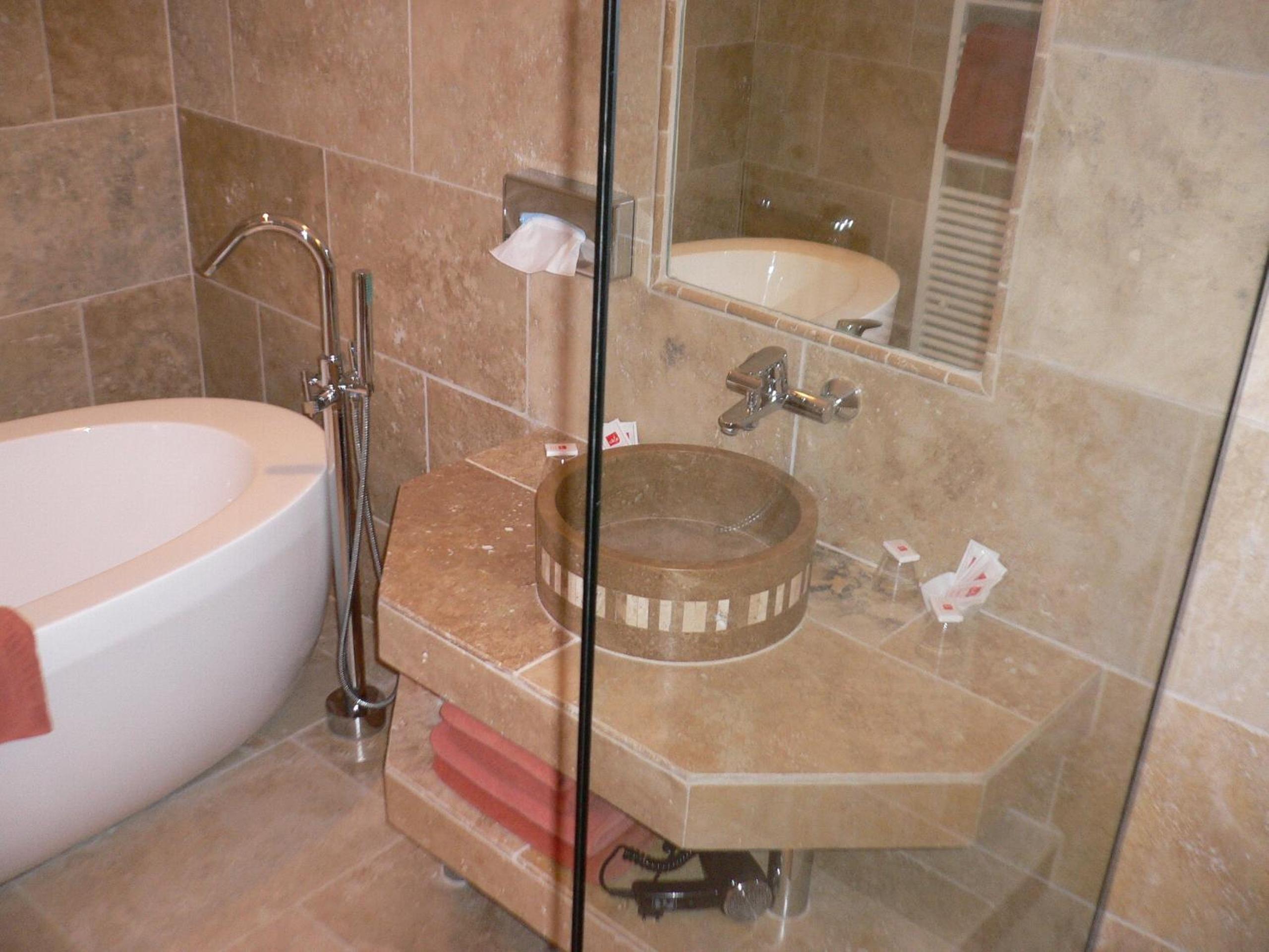 One-Bedroom Suite with Terrace - Photo 2