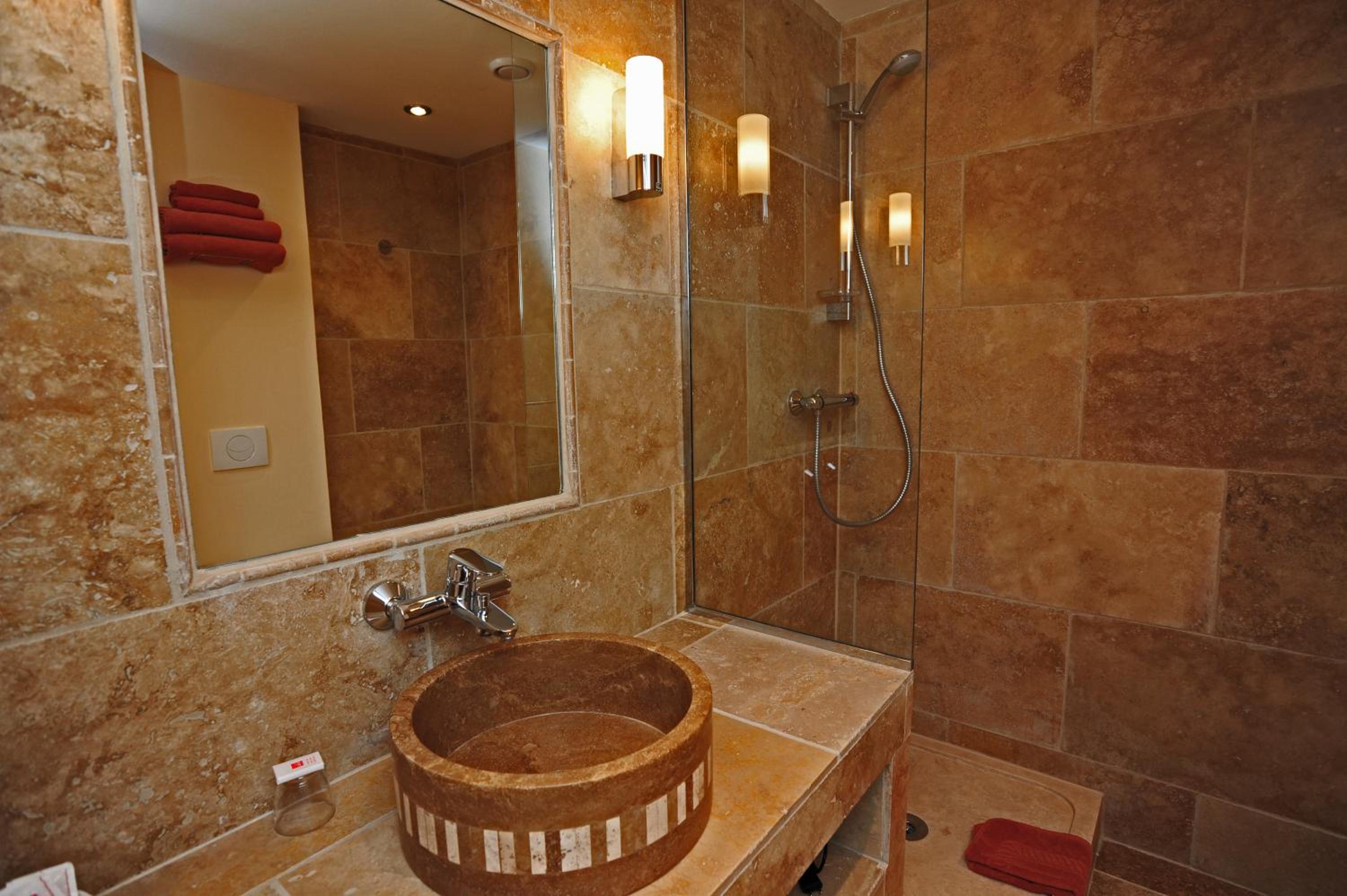 Double Room - Photo 8