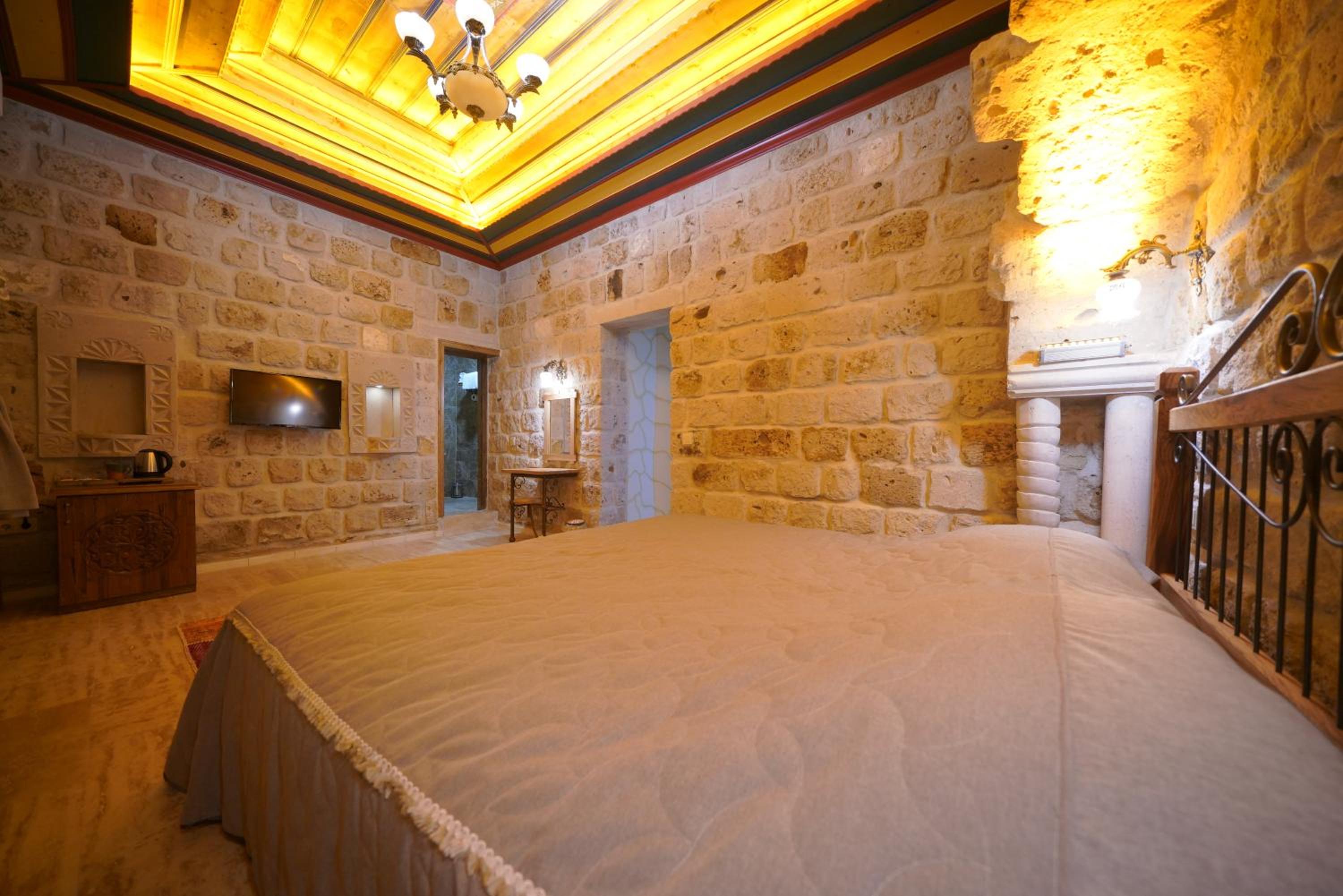 Deluxe Stone Room - Photo 3