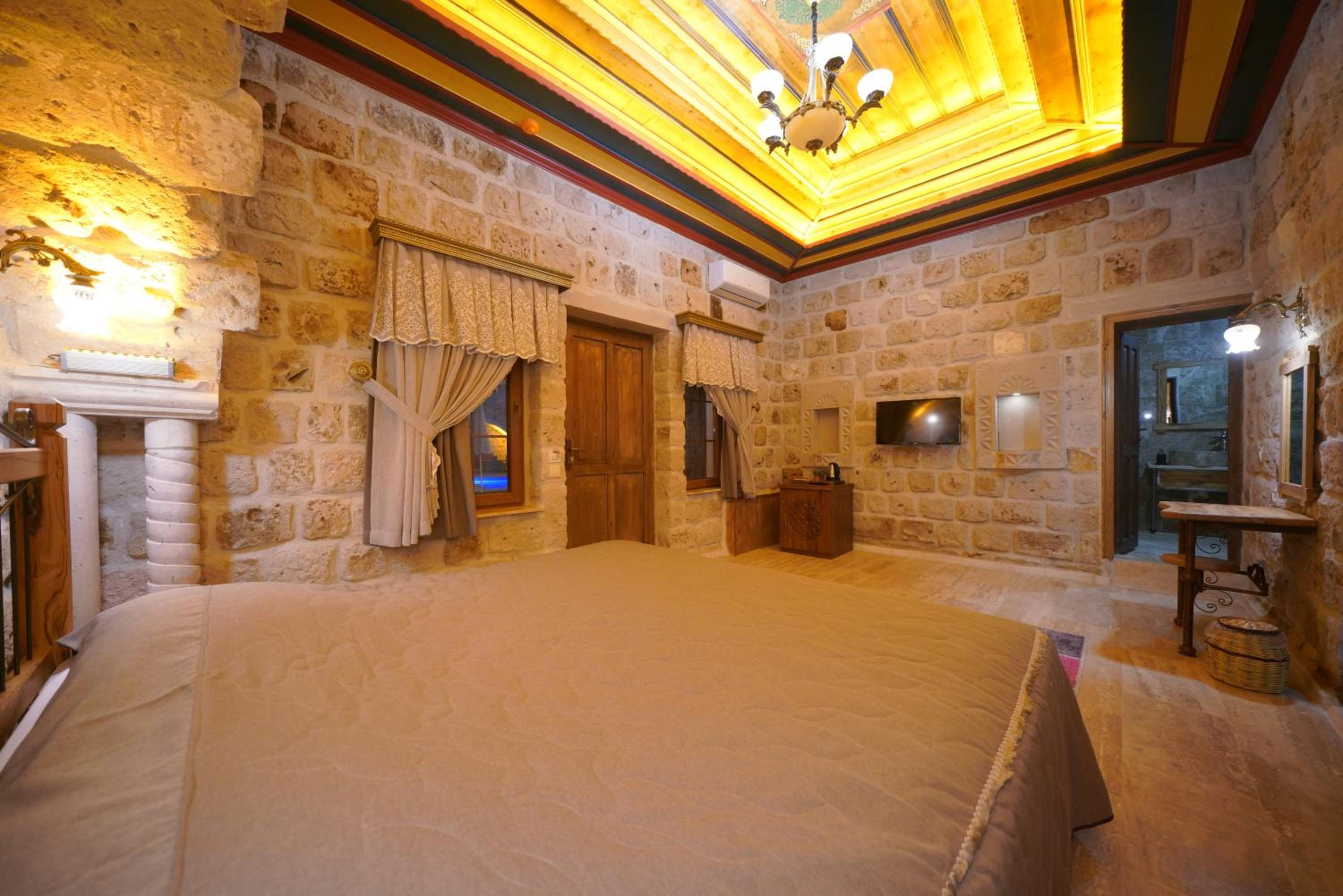 Deluxe Stone Room - Photo 2