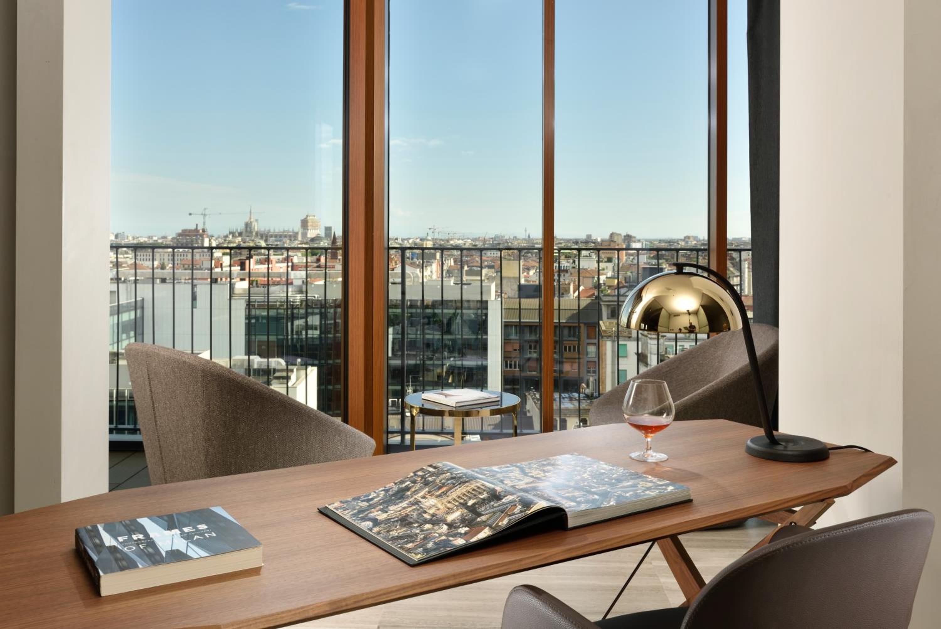 Penthouse Suite V-Floor with City View