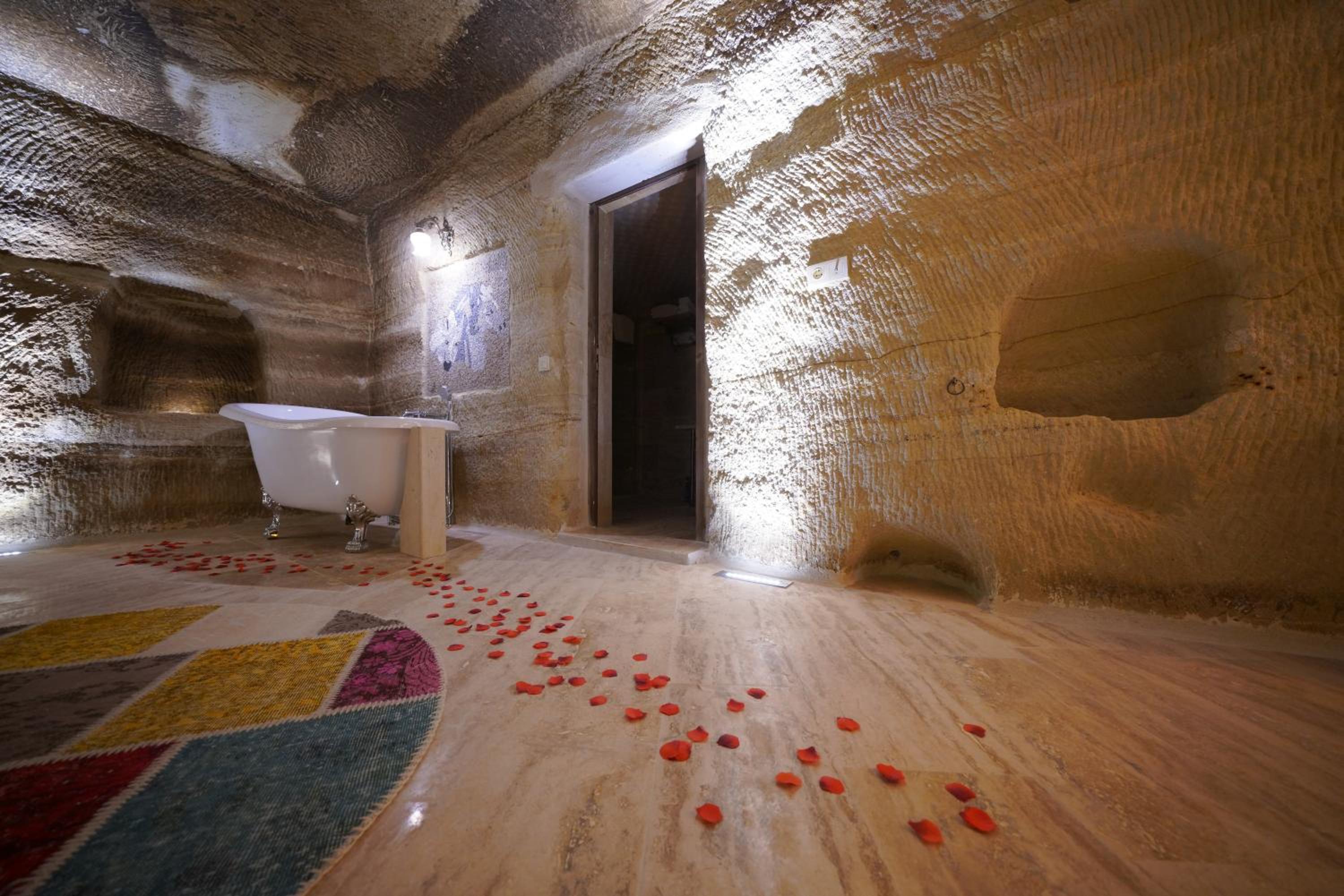 Honeymoon Cave Suite - Photo 26
