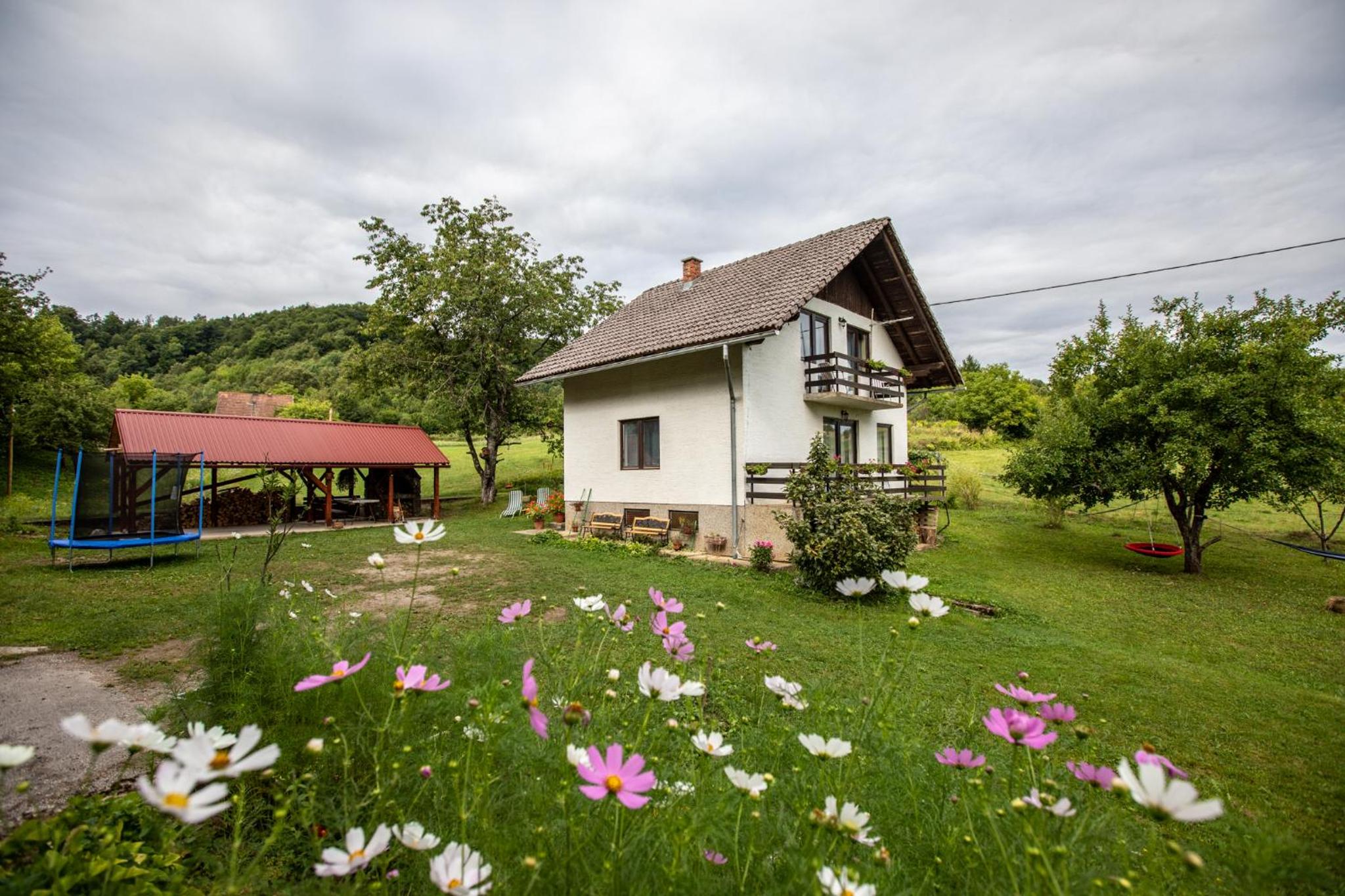 Two-Bedroom House - Photo 2