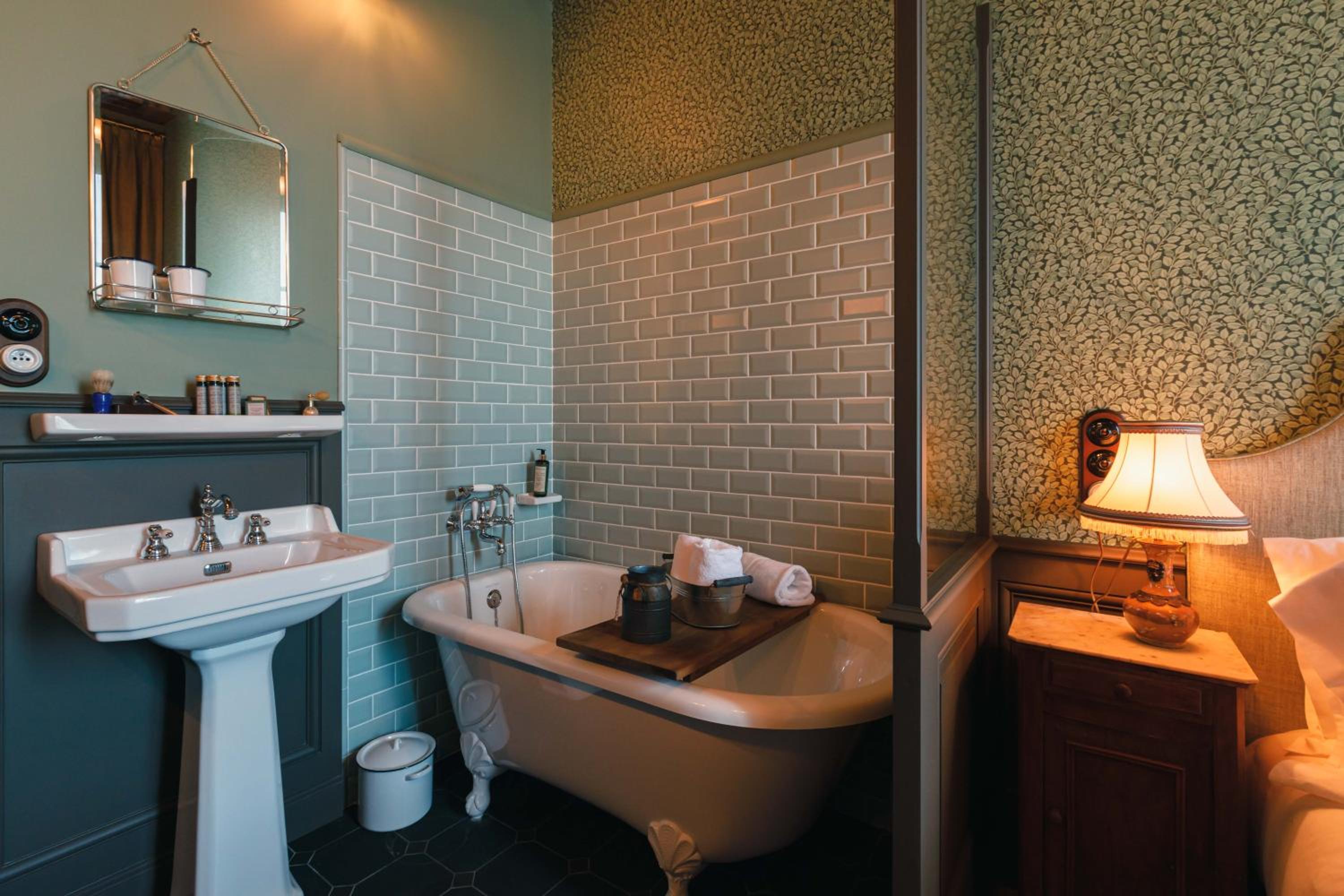 Deluxe Queen Room - Boudoir  - Photo 8