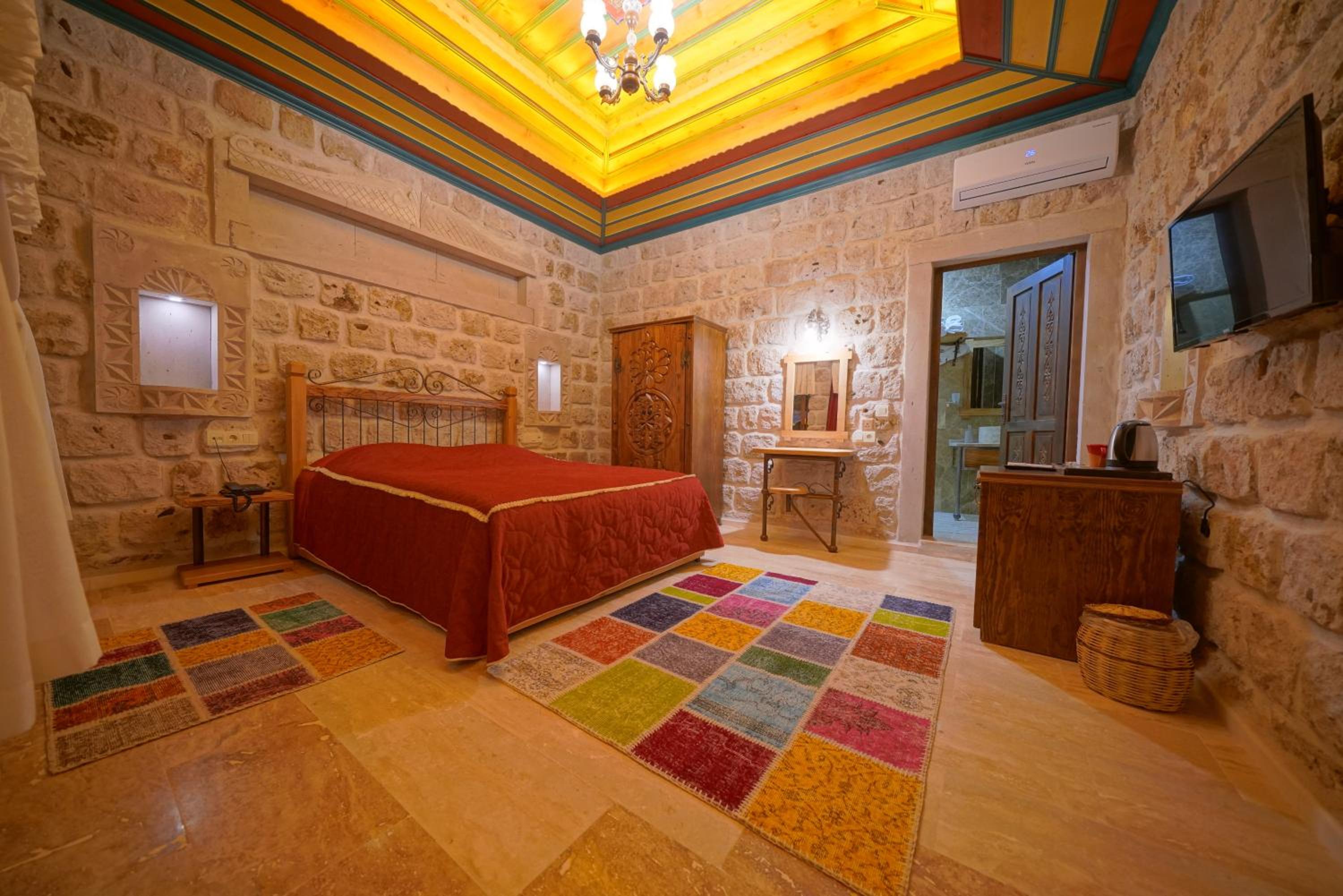 Superior Stone Room - Photo 1