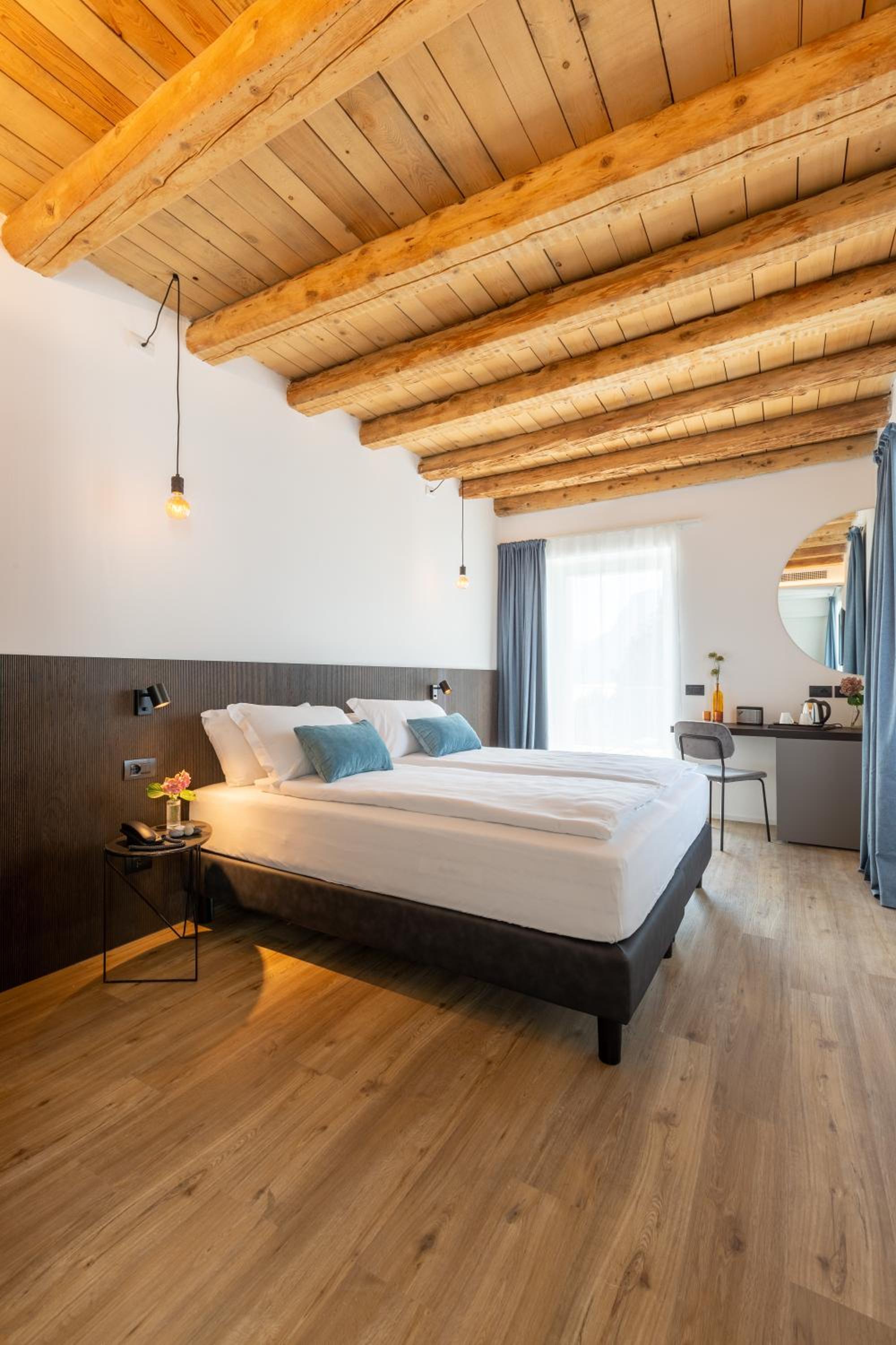 Deluxe Double or Twin Room with Lake View