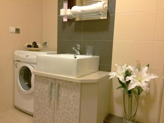 Large Double Room - Photo 1
