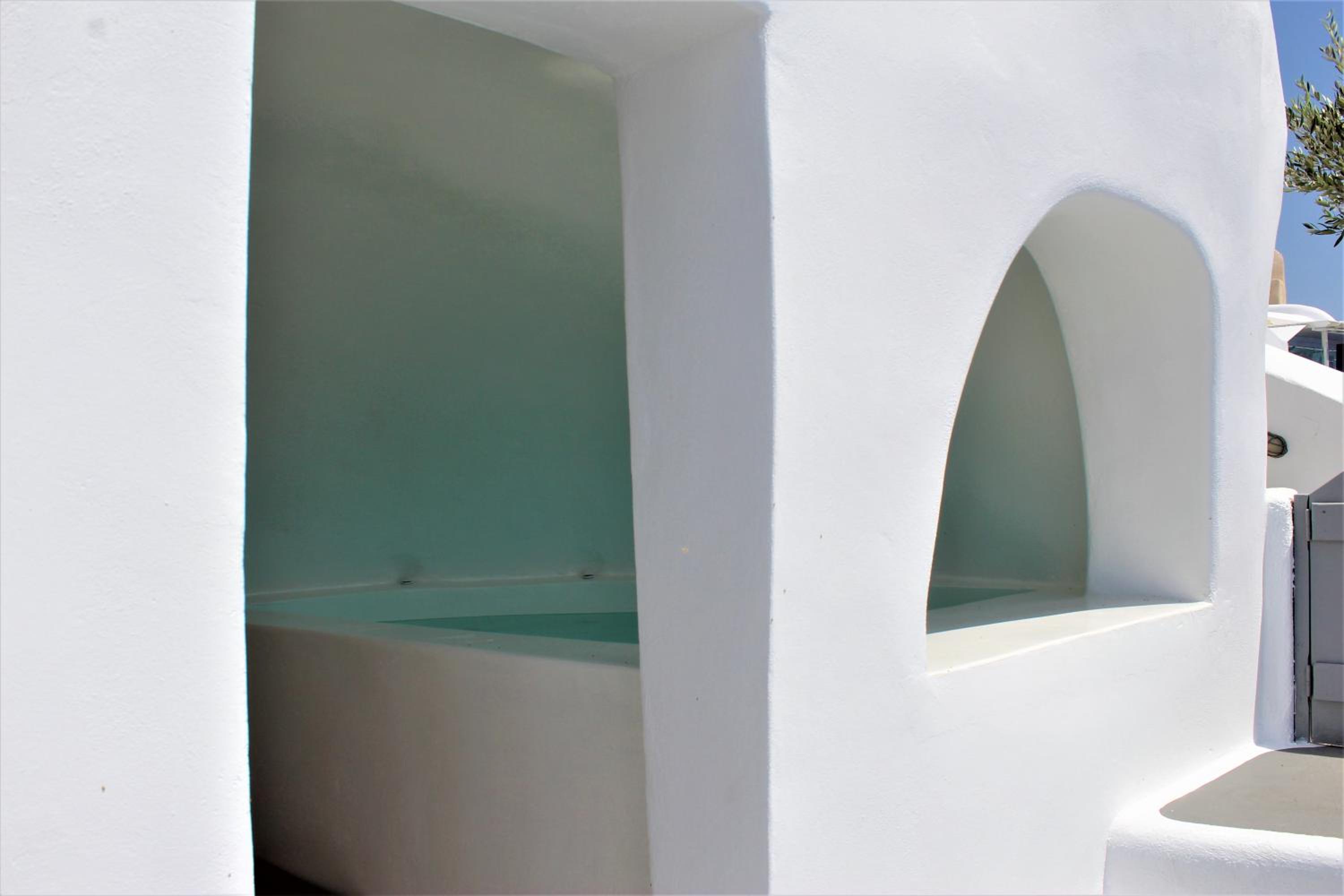 Suite with Hot Tub - Photo 12