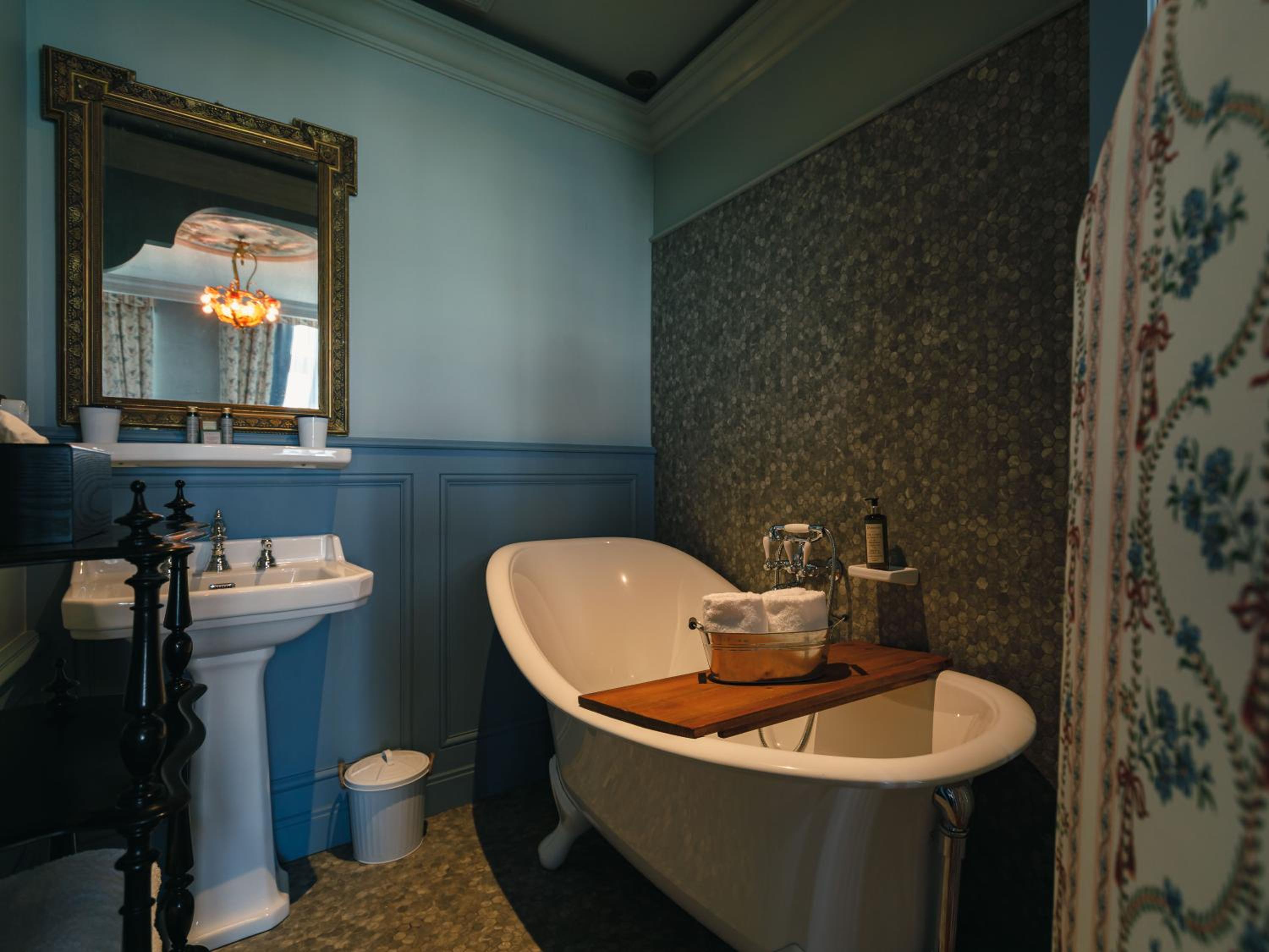 Prestige King Room - Photo 10