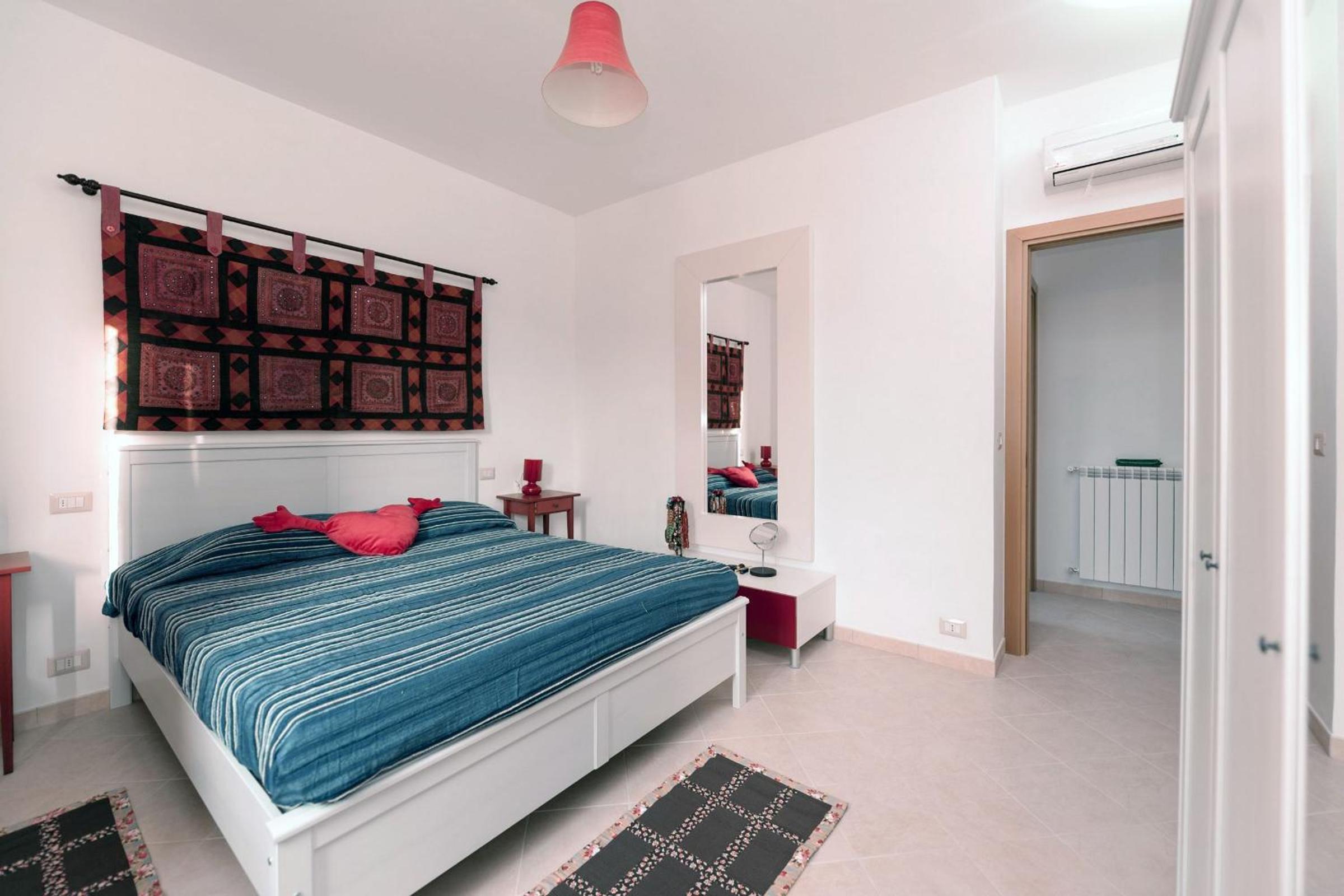 Two-Bedroom House - Photo 28