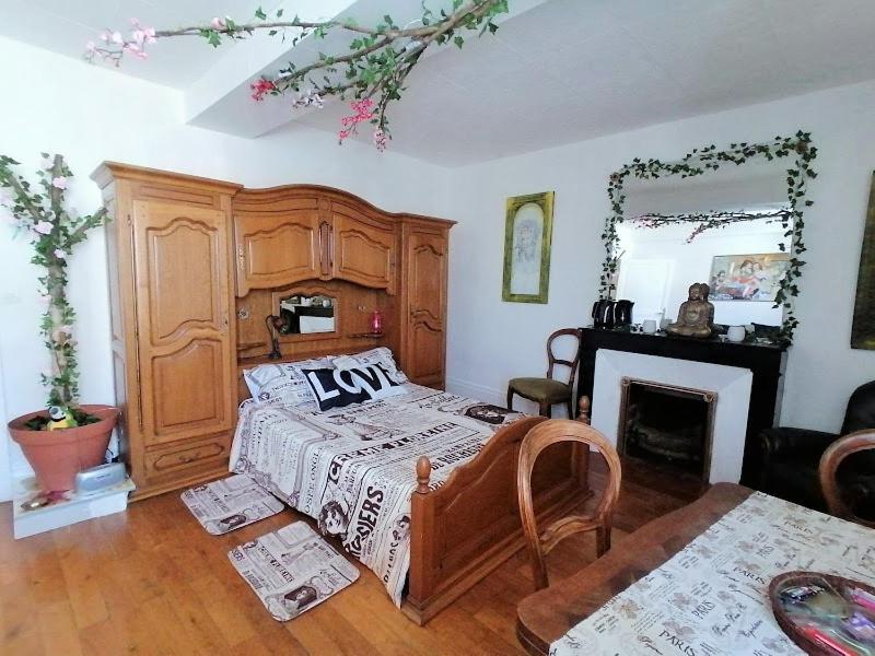 Deluxe Room (2 Adults + 1 Child) - Photo 2