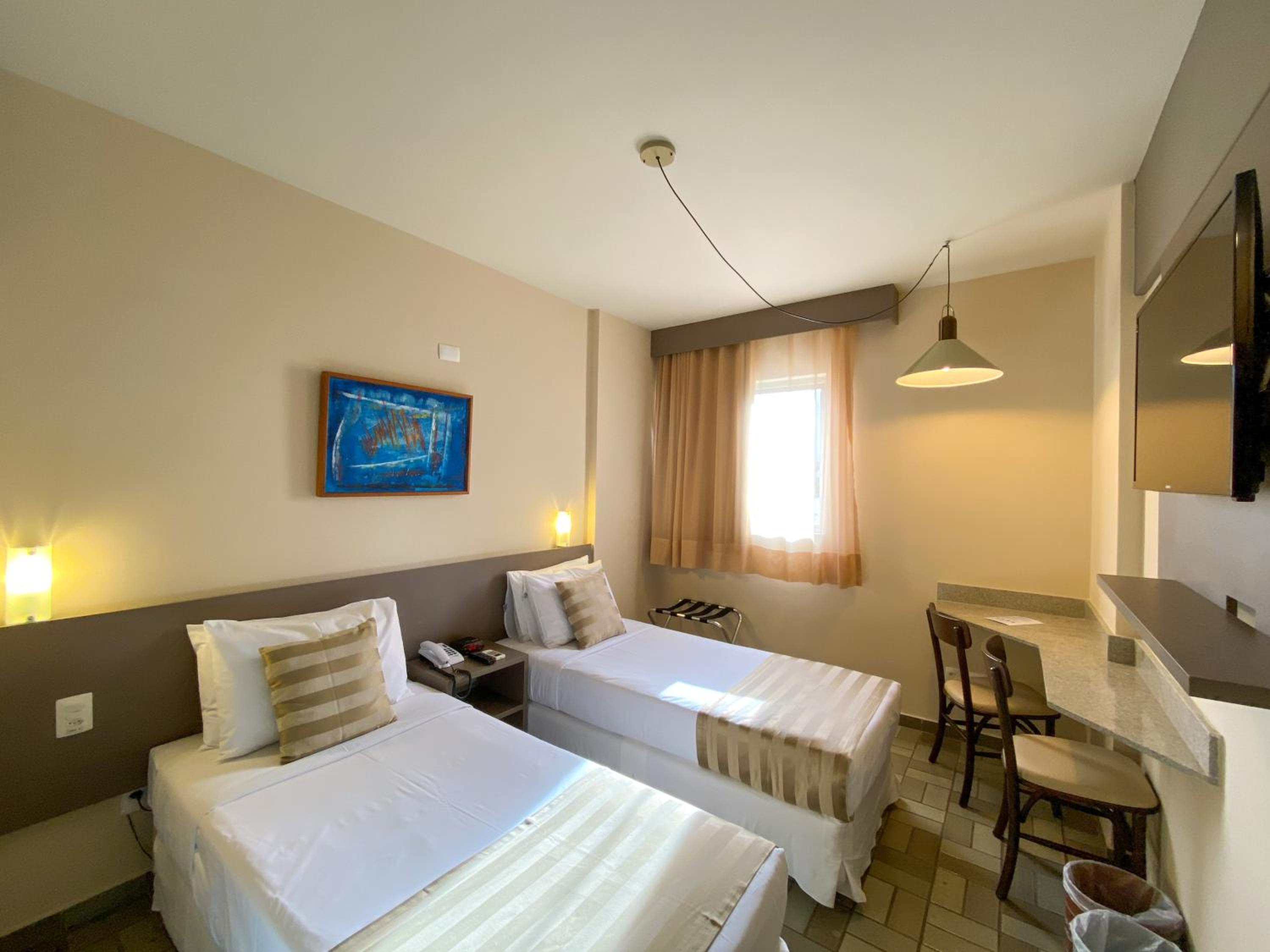 Standard Twin Room - Photo 3