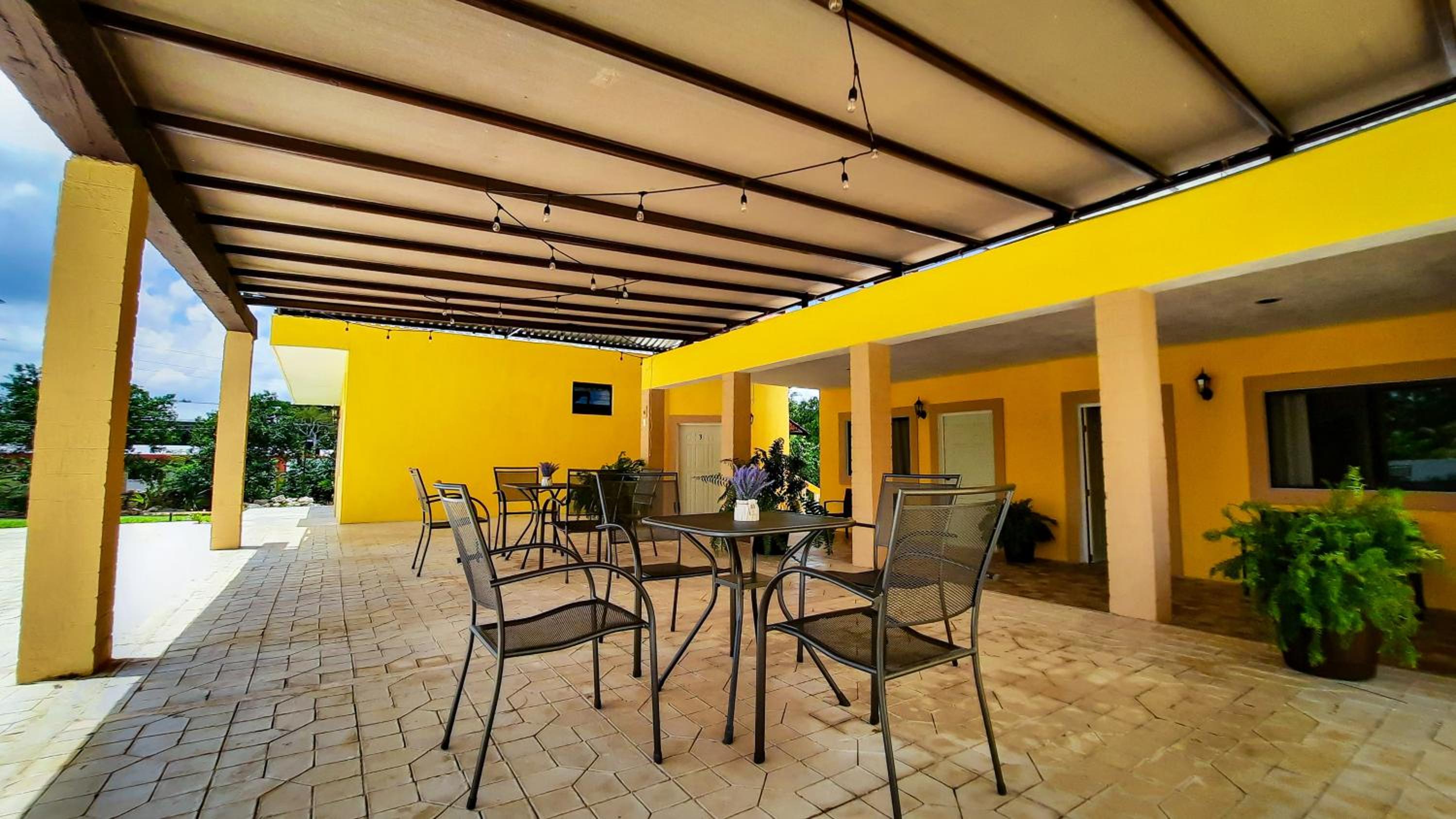 Deluxe Room (2 Adults + 1 Child) - Photo 10