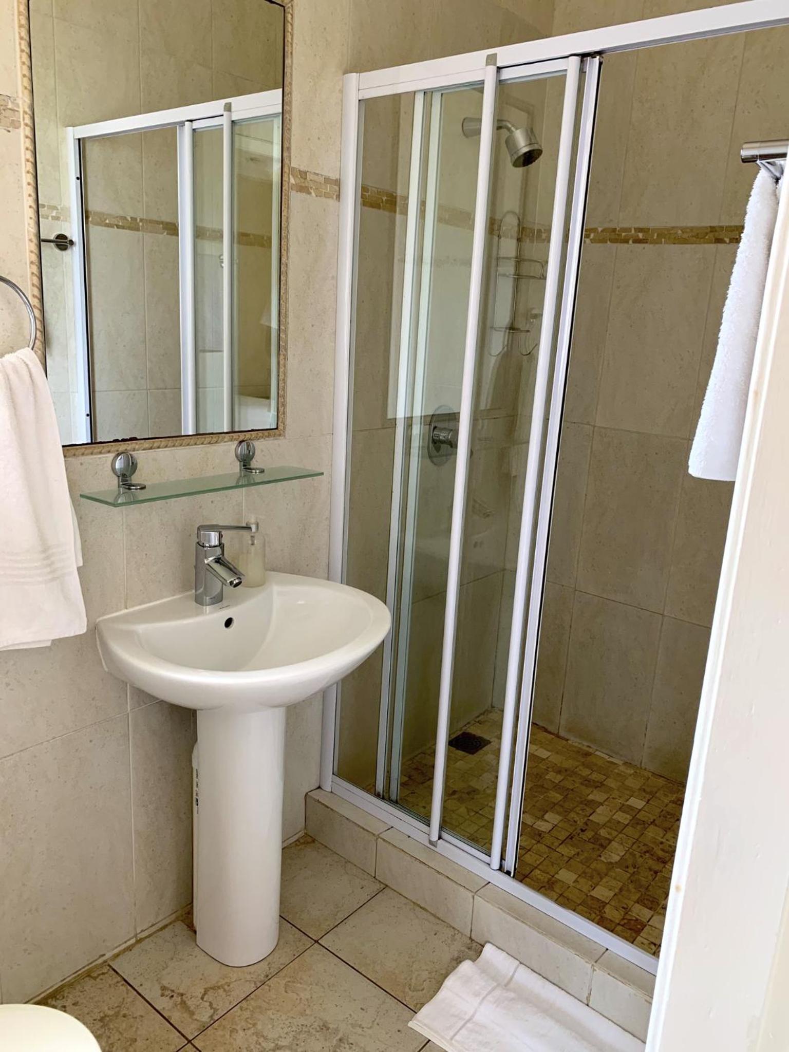 Deluxe Double Room with Shower - Photo 5