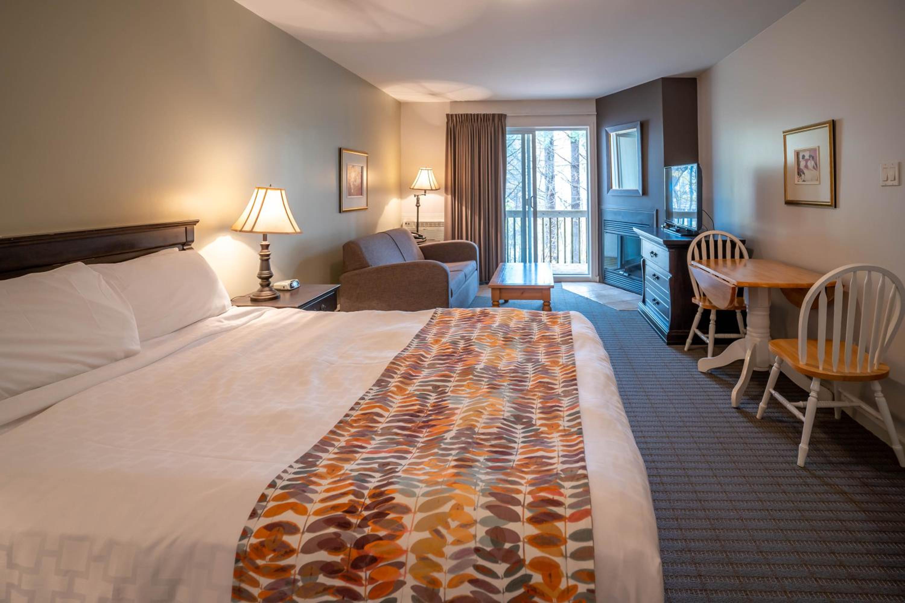 Deluxe Queen Room with Garden Views