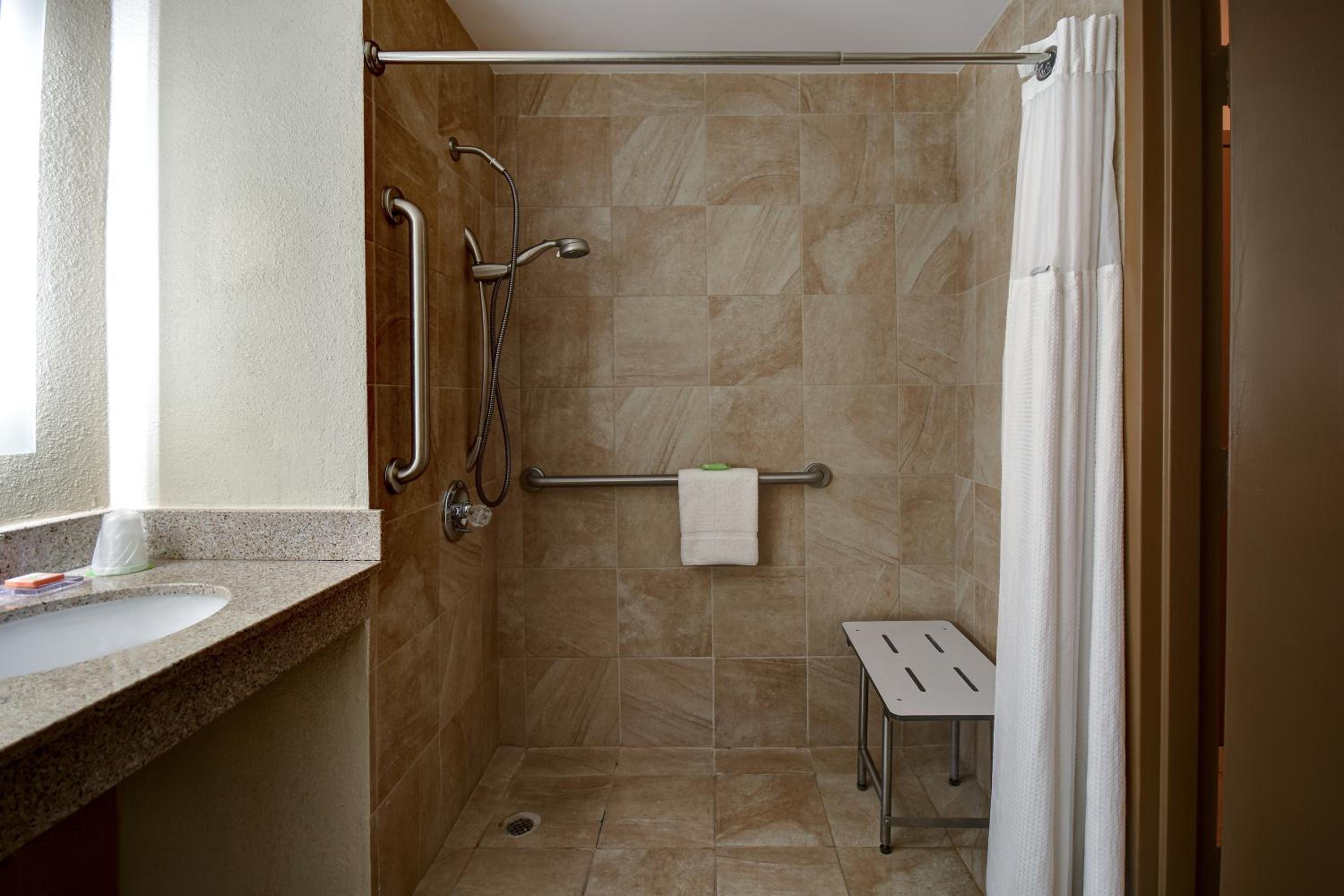 Queen Room - Mobility Access/Non-Smoking - Photo 5